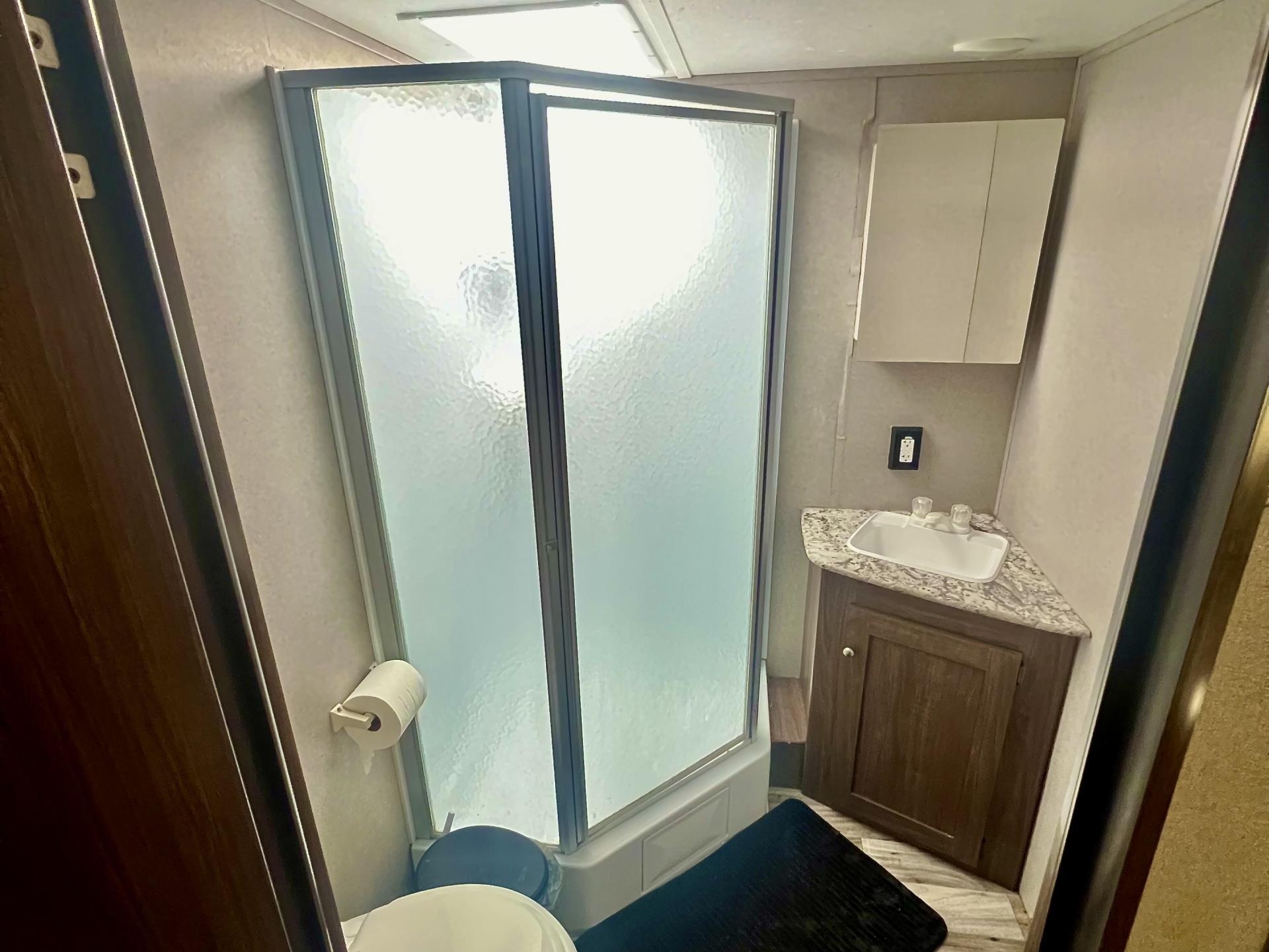 2018 KEYSTONE HIDEOUT 26RLSWE