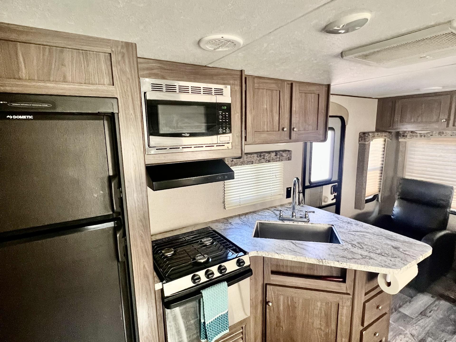 2018 KEYSTONE HIDEOUT 26RLSWE