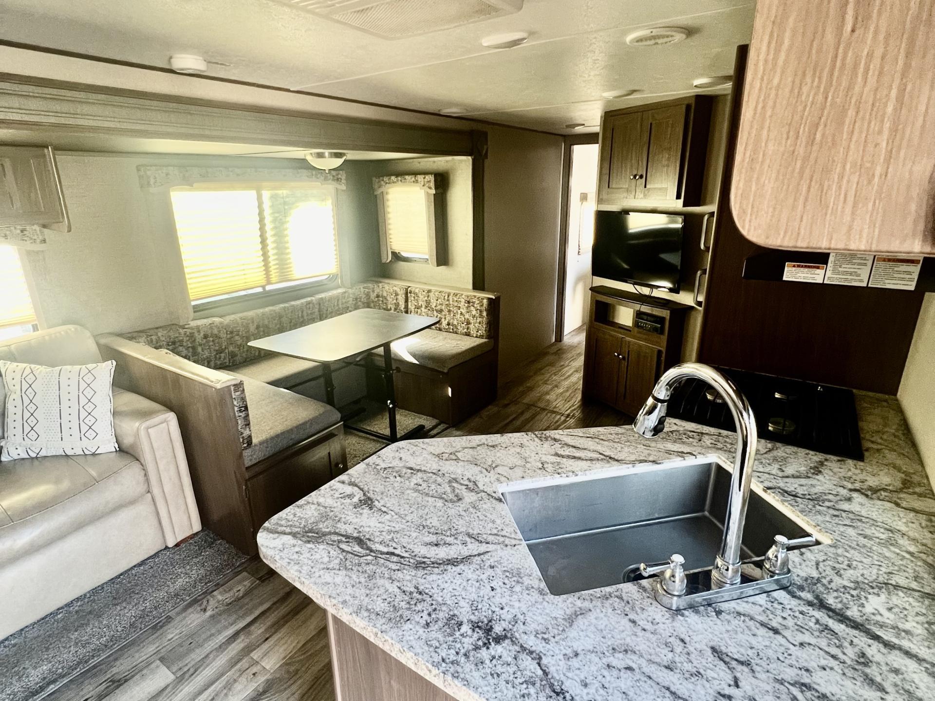 2018 KEYSTONE HIDEOUT 26RLSWE