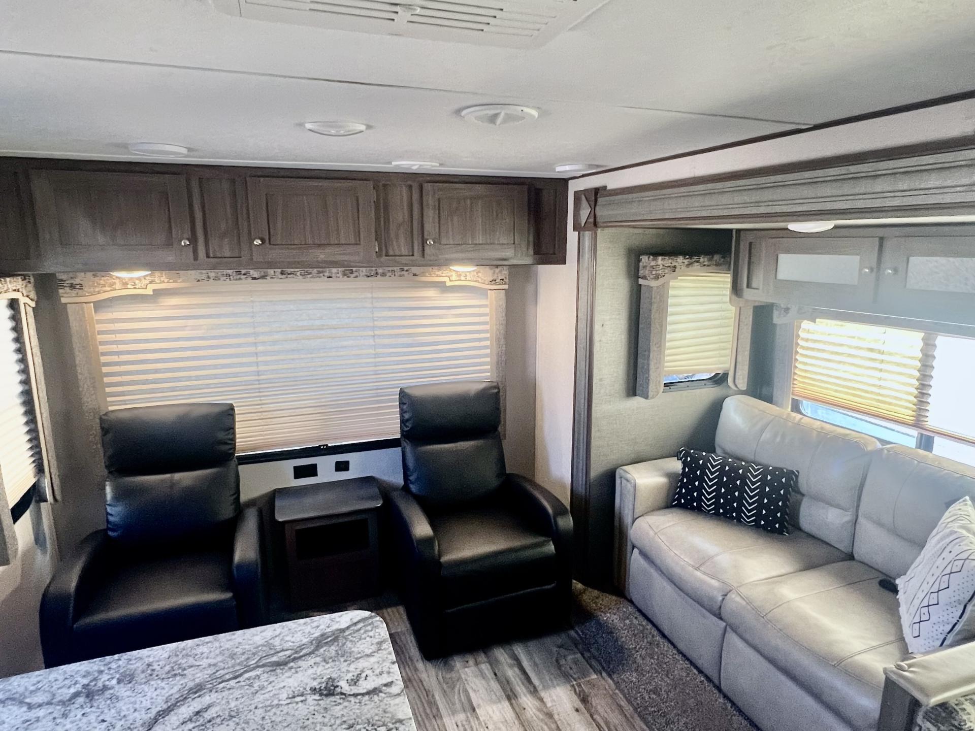 2018 KEYSTONE HIDEOUT 26RLSWE