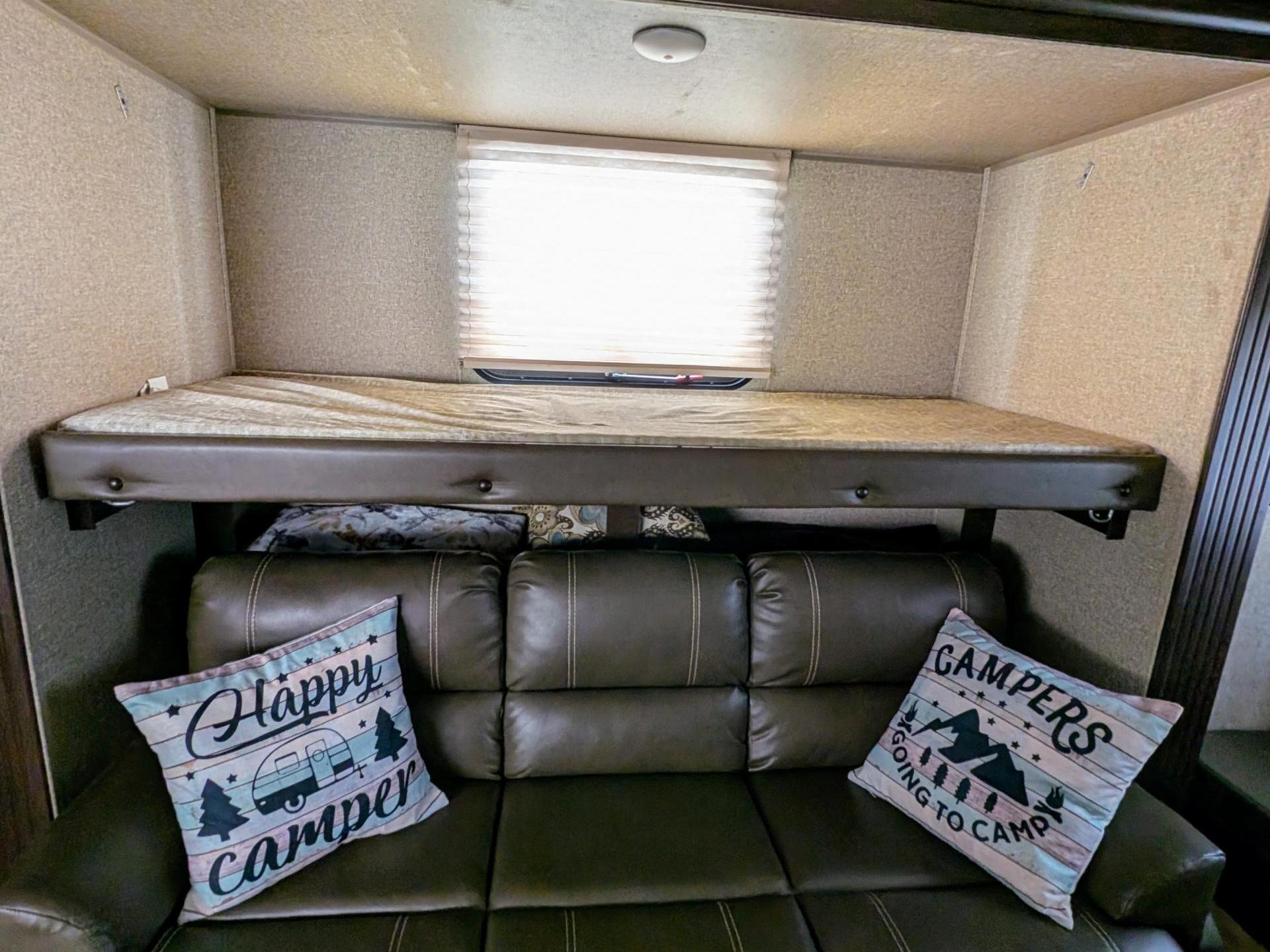 2017 FOREST RIVER GREY WOLF 27DBS