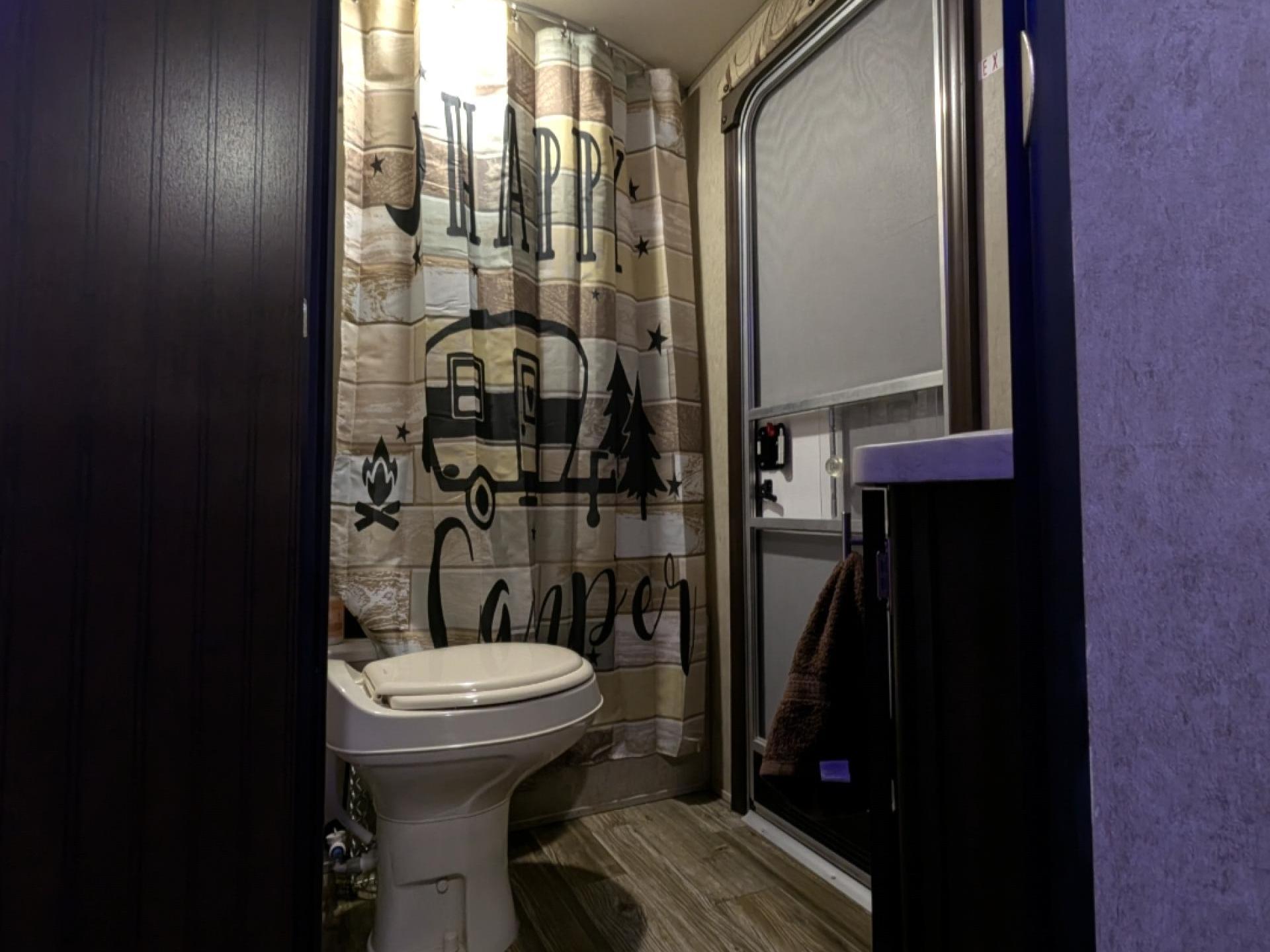 2017 FOREST RIVER GREY WOLF 27DBS