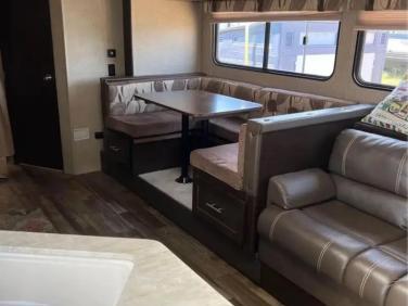 2017 FOREST RIVER GREY WOLF 27DBS