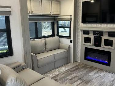 2022 FOREST RIVER COLUMBUS 384RK