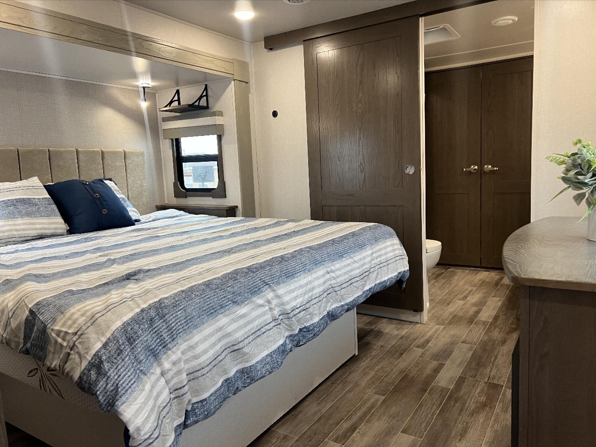 2022 FOREST RIVER COLUMBUS 384RK