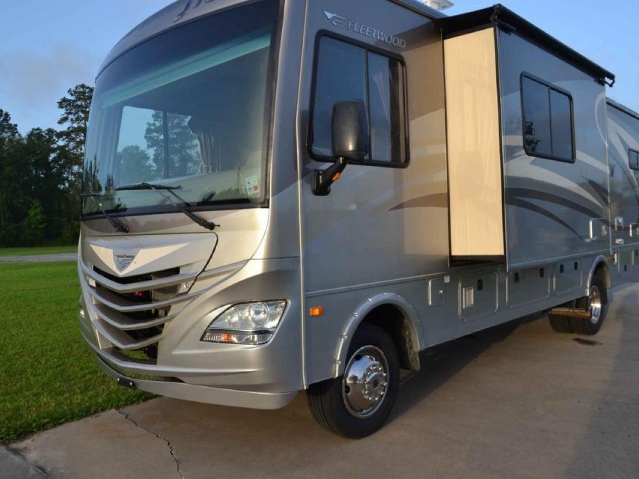 2014 FLEETWOOD STORM 32H