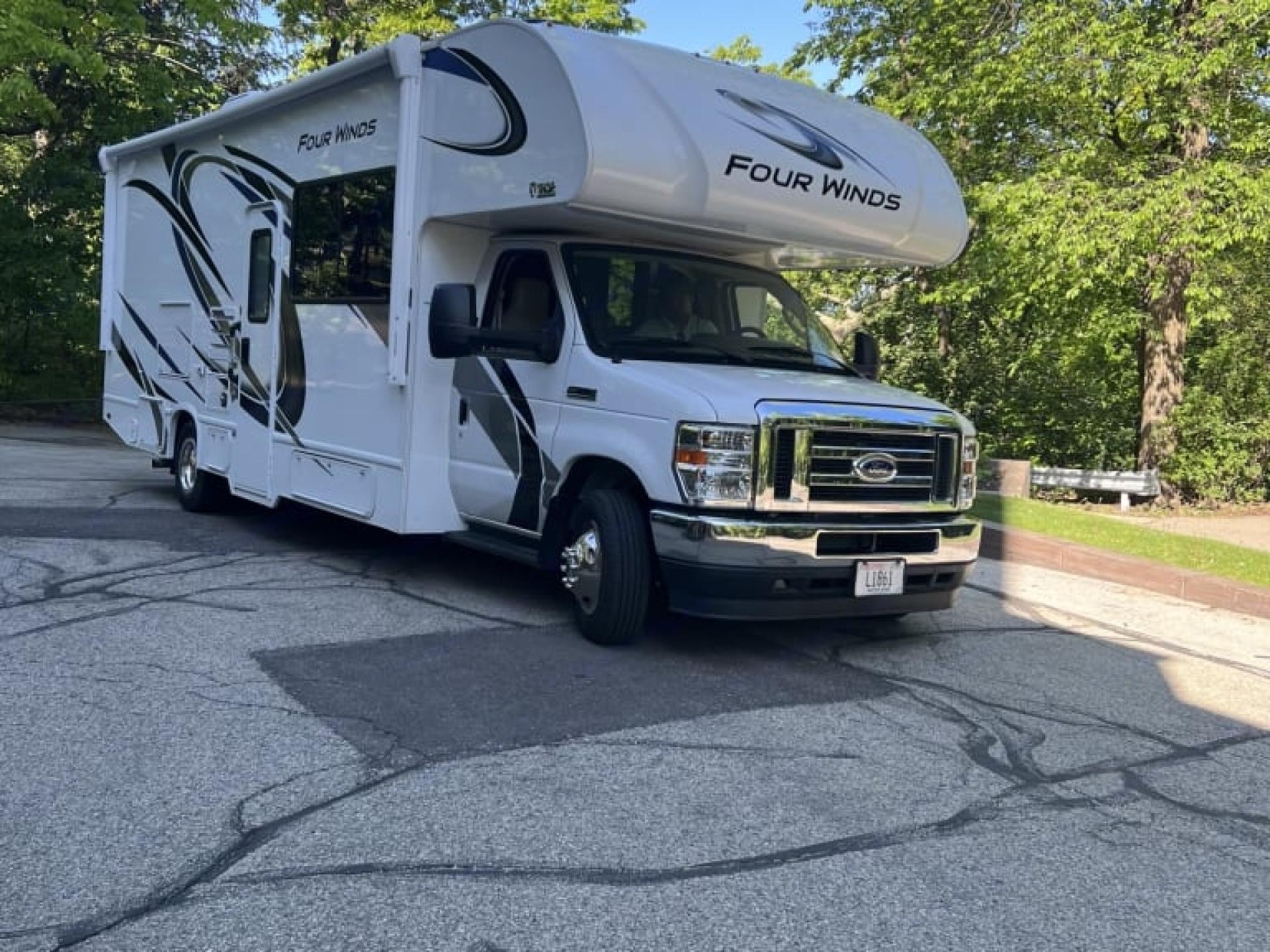 2021 THOR MOTOR COACH FOUR WINDS 27R