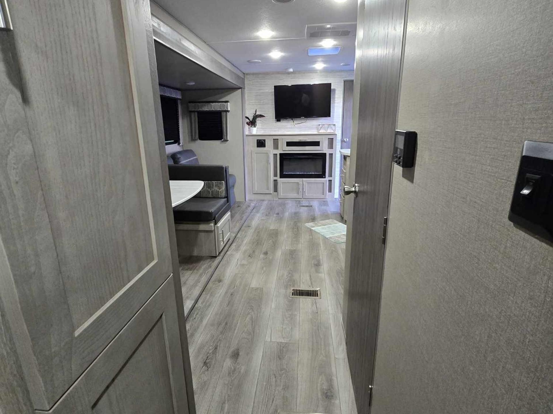 2023 COACHMEN CATALINA LEGACY 293QBCK