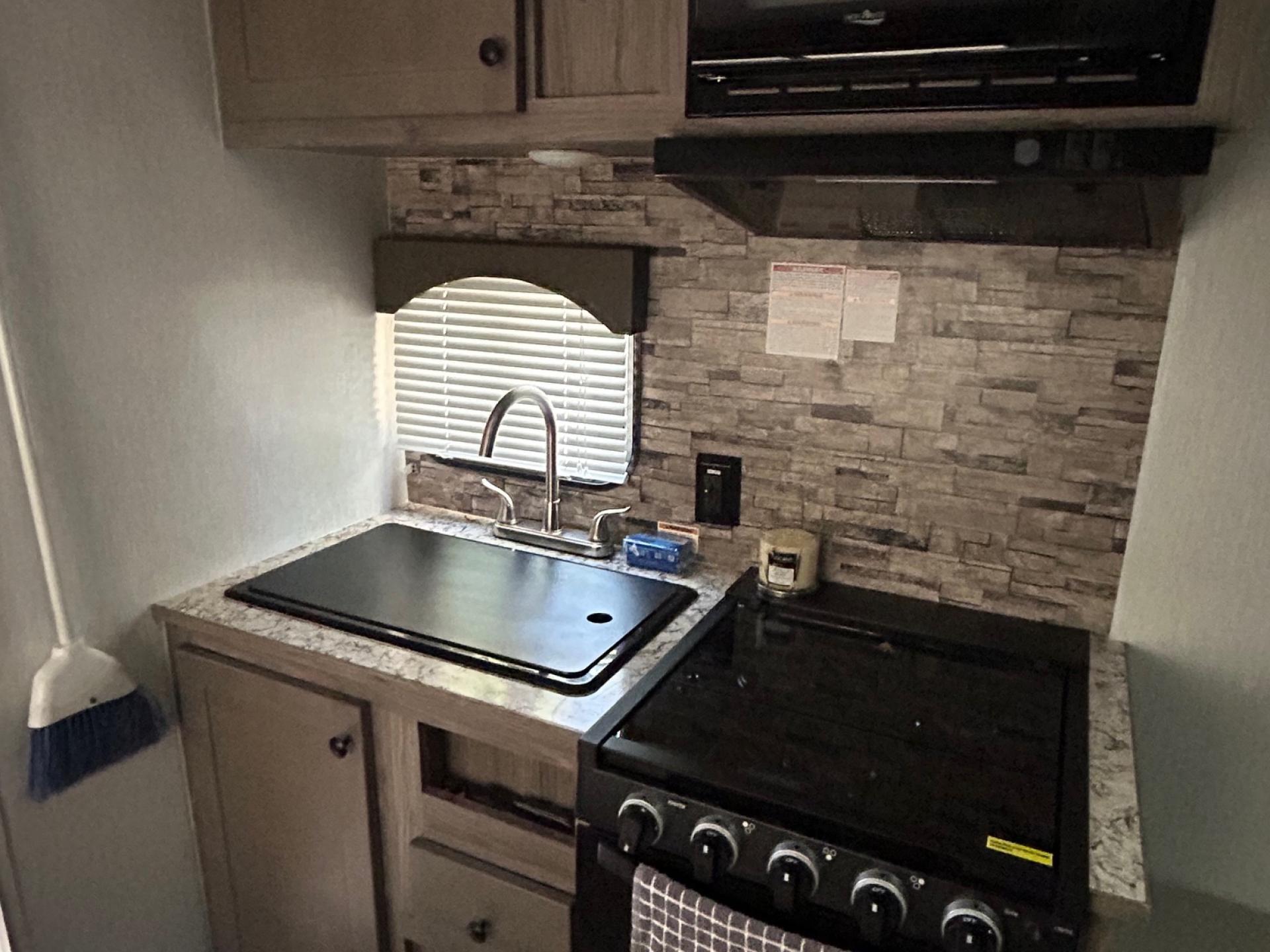 2024 SUNSET PARK RV SUN LITE SPECIAL EDITION 18 RD
