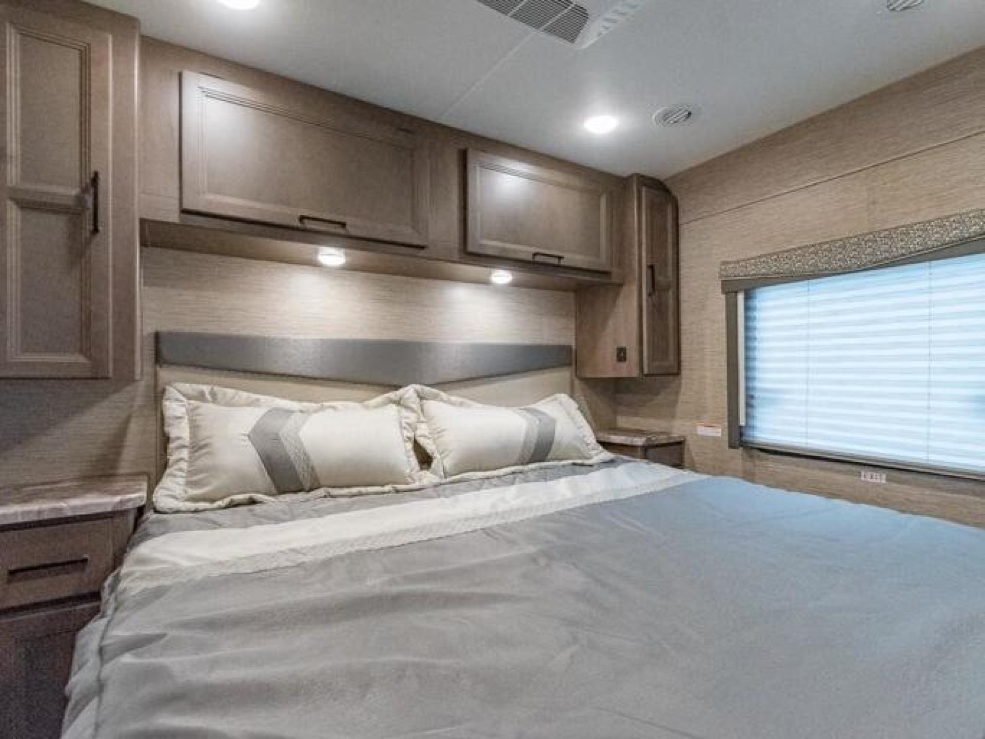 2024 THOR MOTOR COACH RESONATE 29D