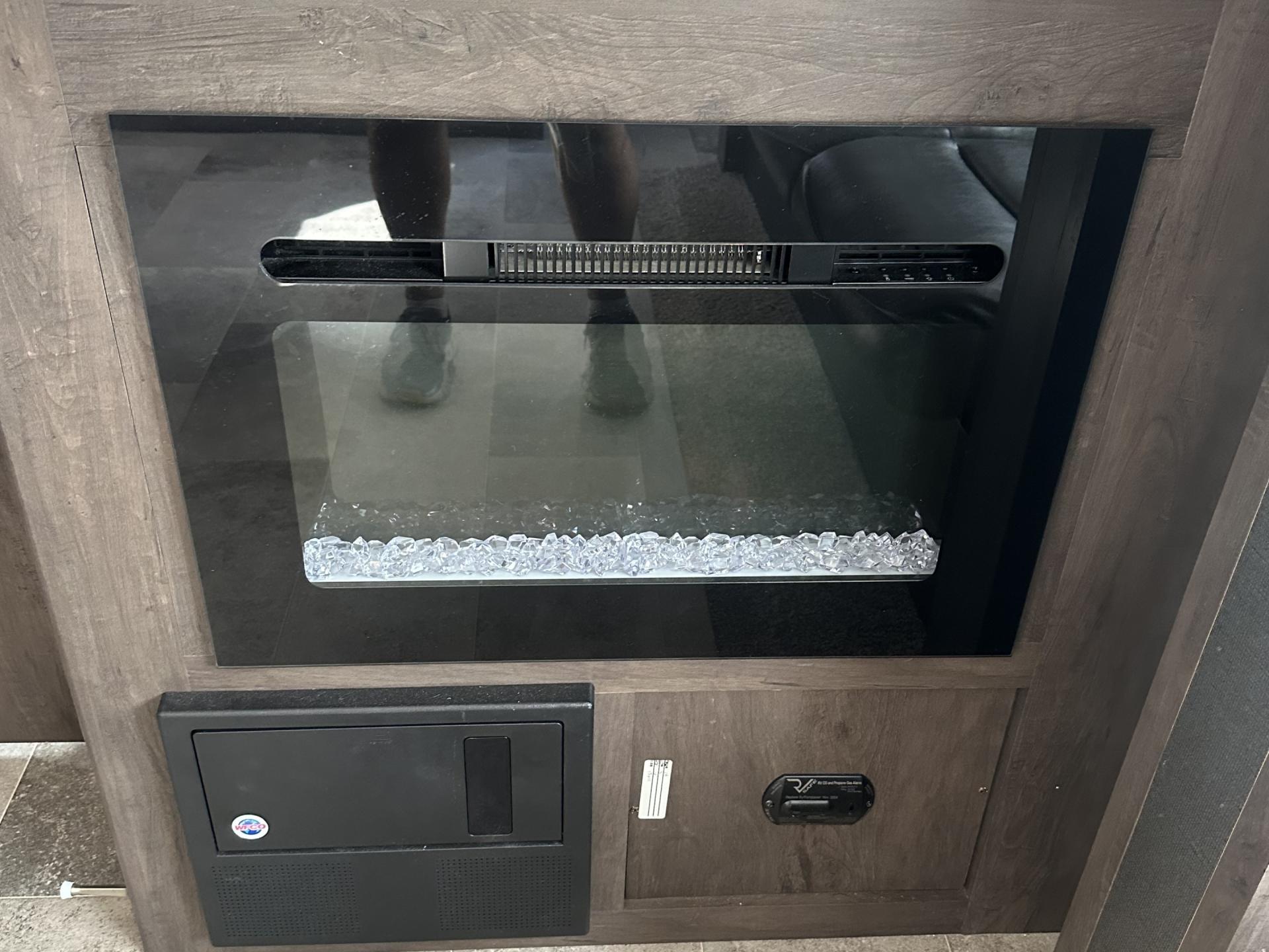 2020 COLEMAN COLEMAN LIGHT 1805RB