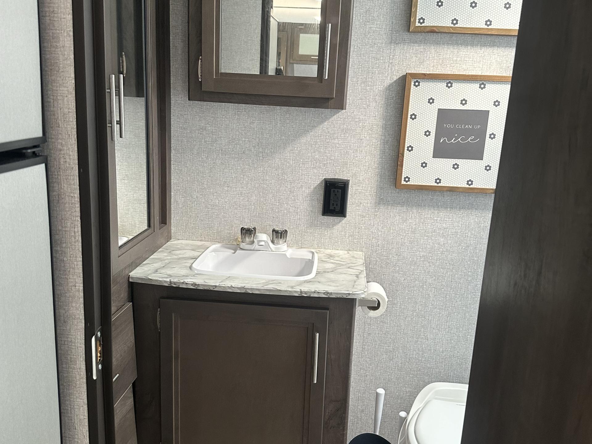 2020 COLEMAN COLEMAN LIGHT 1805RB