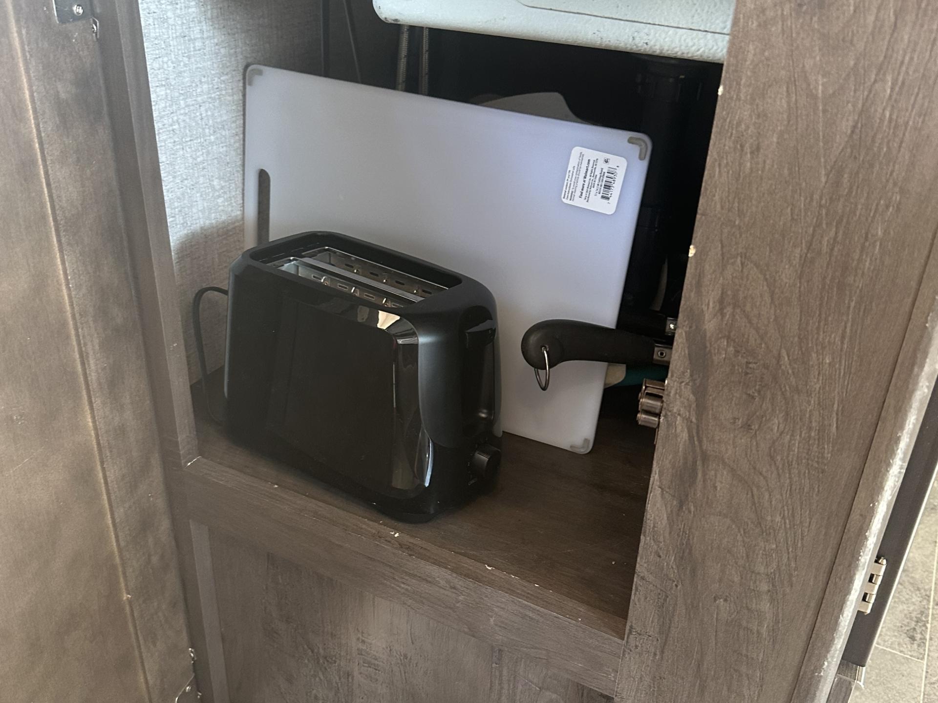 2020 COLEMAN COLEMAN LIGHT 1805RB