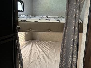 2018 FOREST RIVER CHEROKEE GREY WOLF 23BH