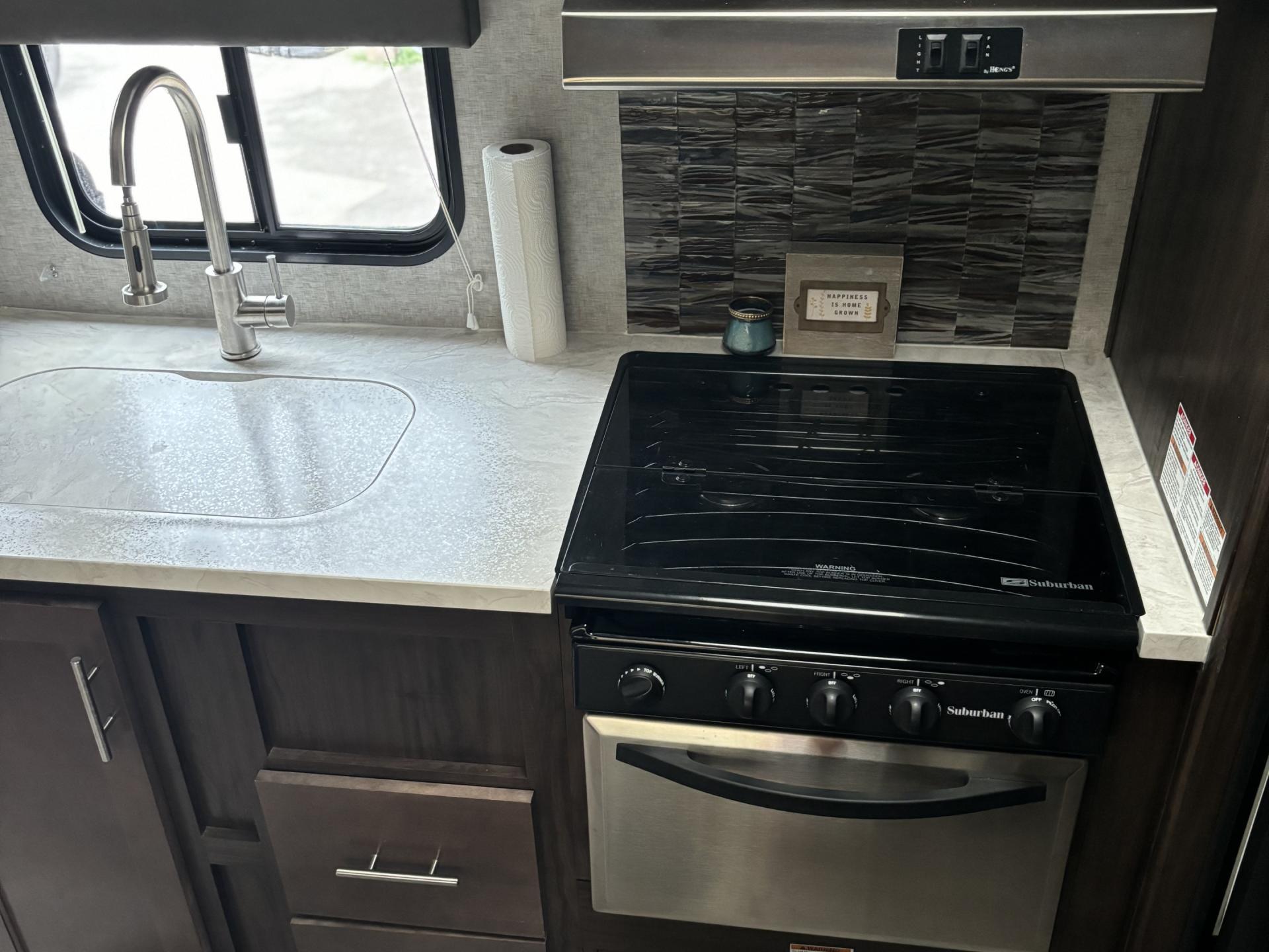 2018 FOREST RIVER CHEROKEE GREY WOLF 23BH