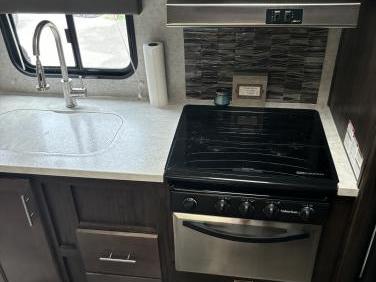 2018 FOREST RIVER CHEROKEE GREY WOLF 23BH