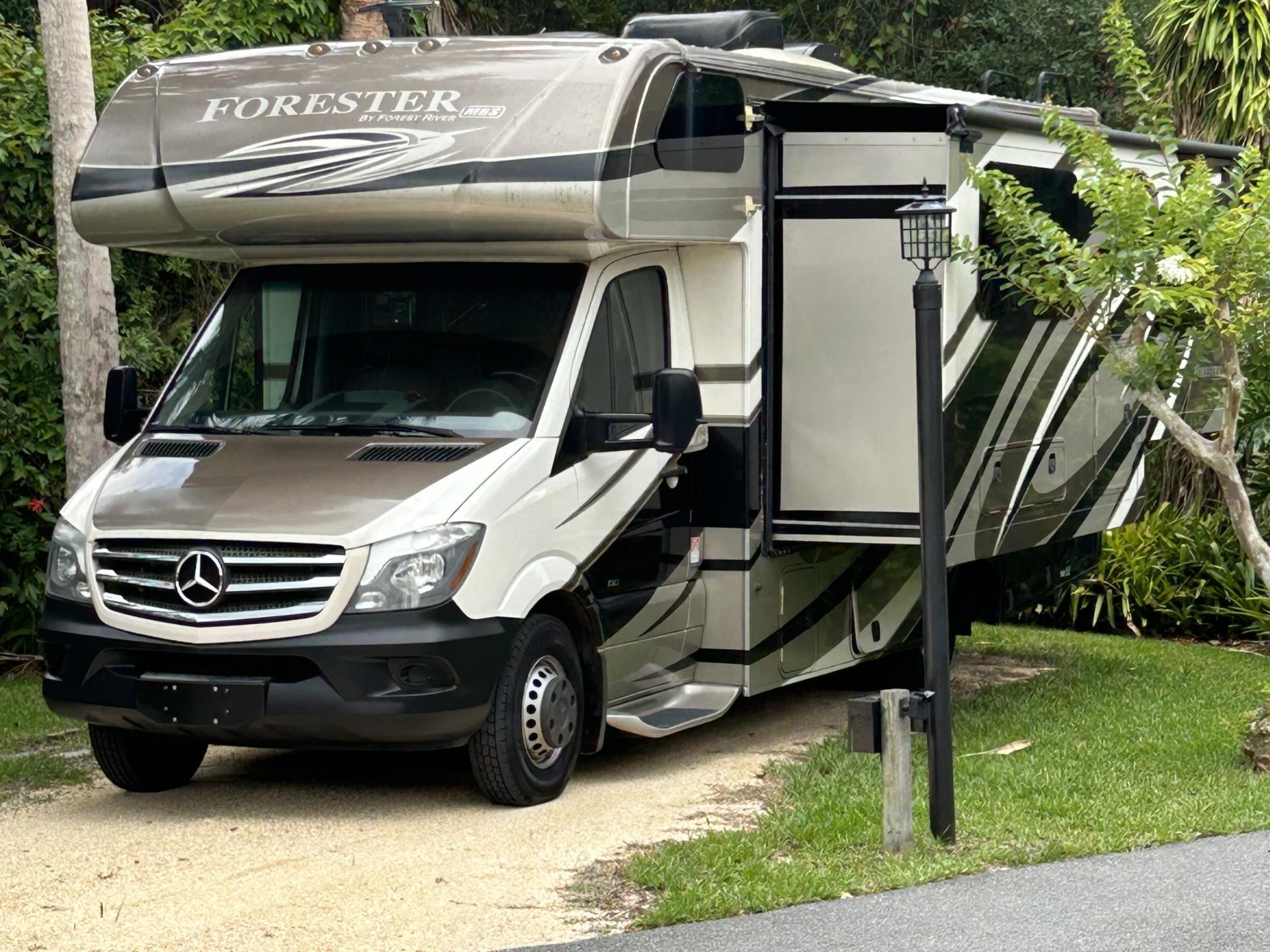 2017 FOREST RIVER FORESTER MBS 2401W