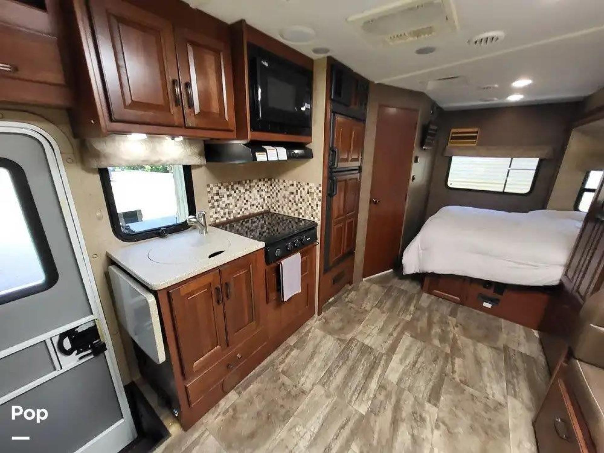2017 FOREST RIVER FORESTER MBS 2401W