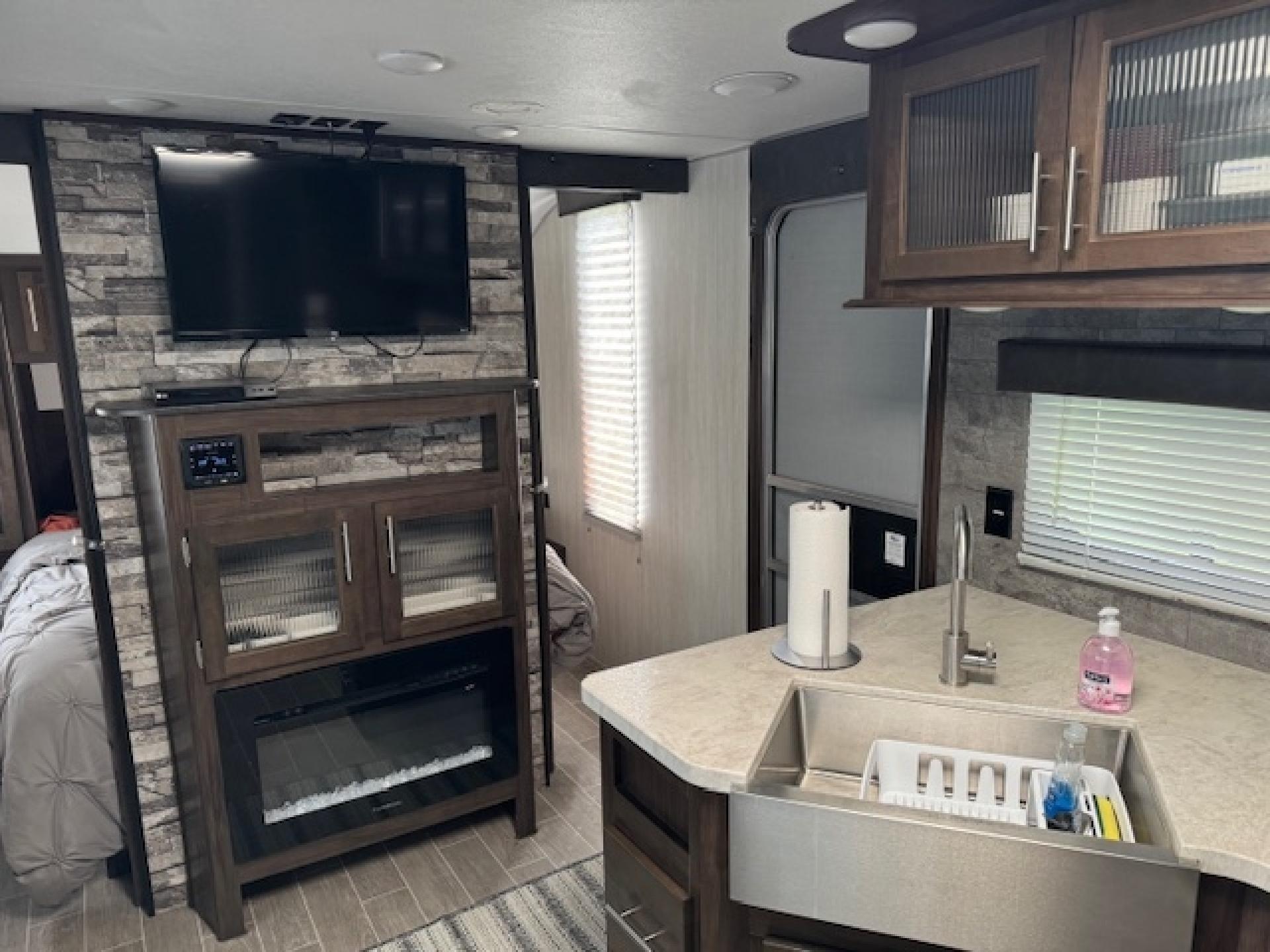 2020 FOREST RIVER GREY WOLF 26BHW