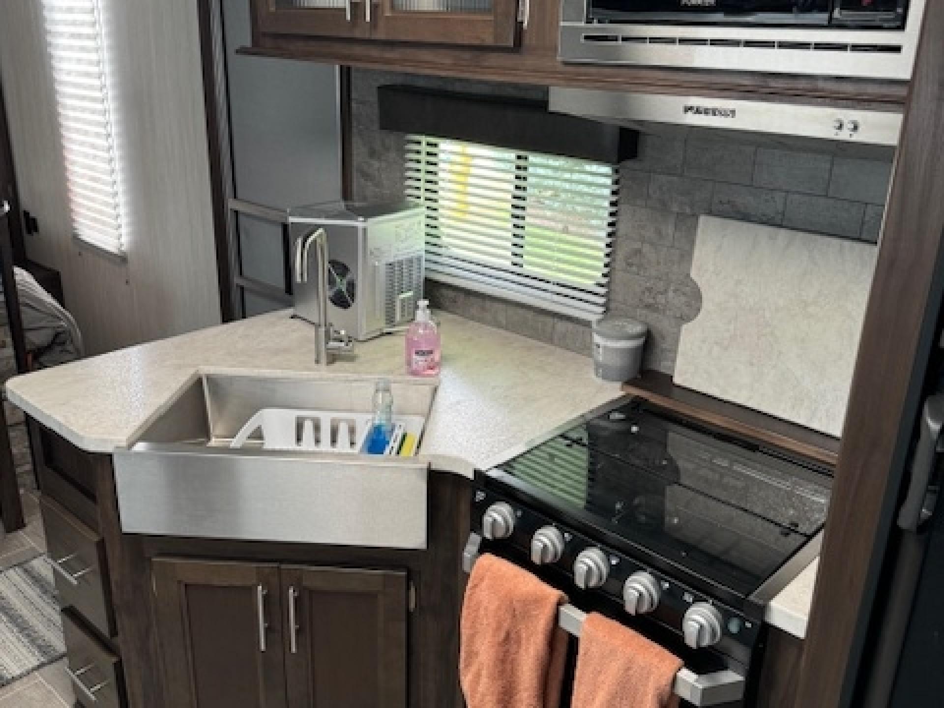 2020 FOREST RIVER GREY WOLF 26BHW