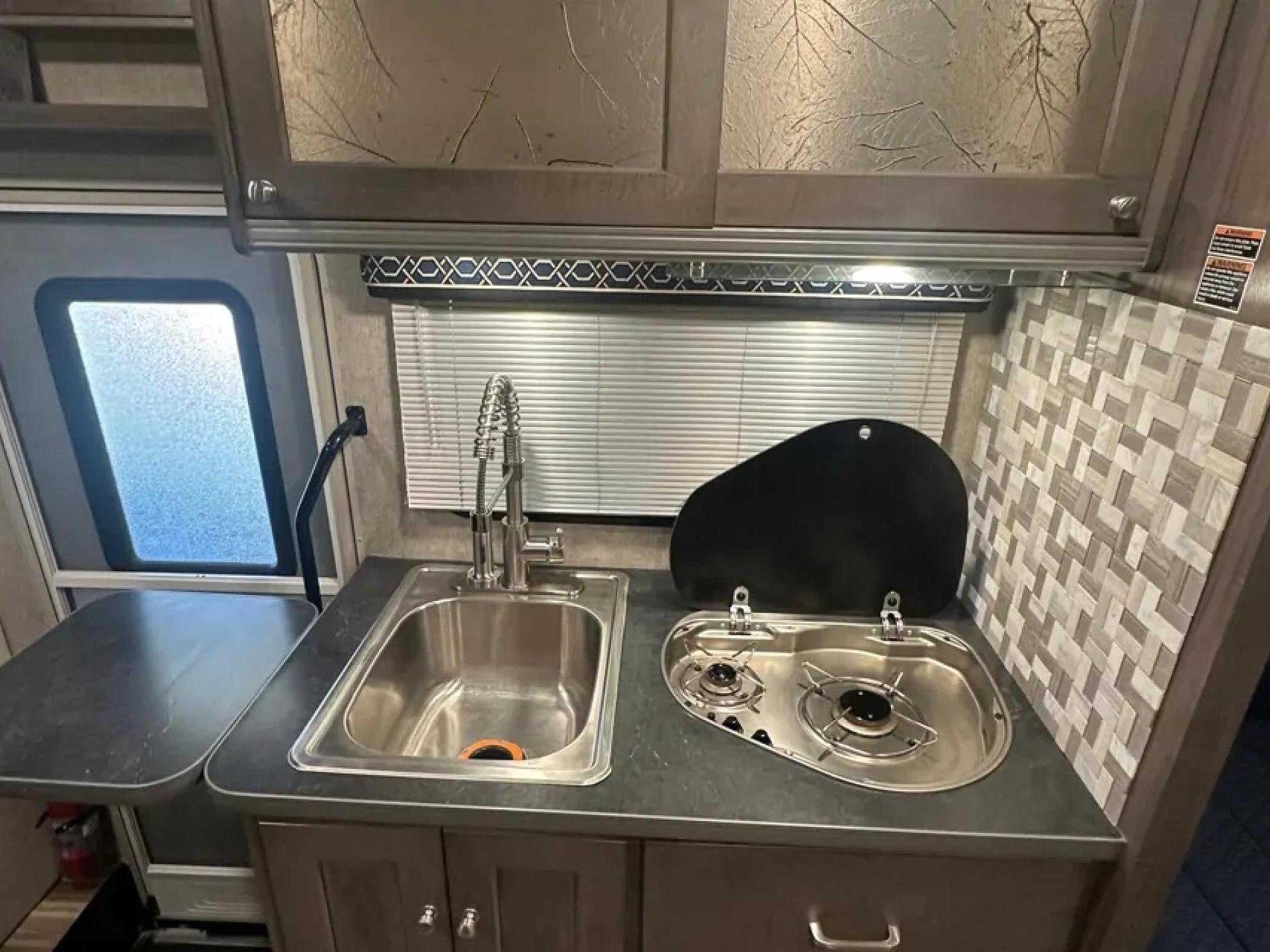 2017 WINNEBAGO FUSE 23A