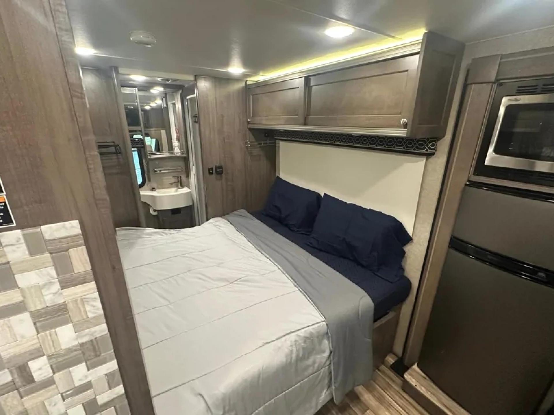 2017 WINNEBAGO FUSE 23A