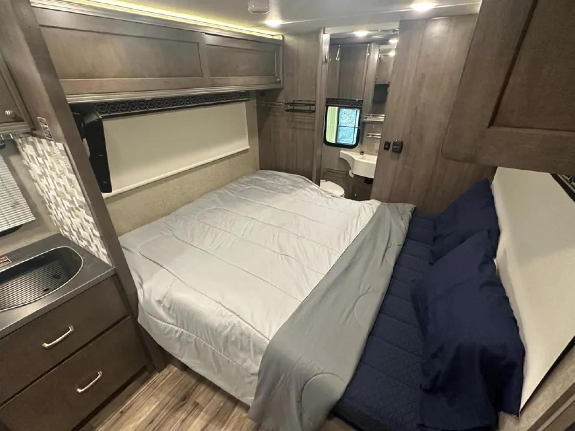 2017 WINNEBAGO FUSE 23A