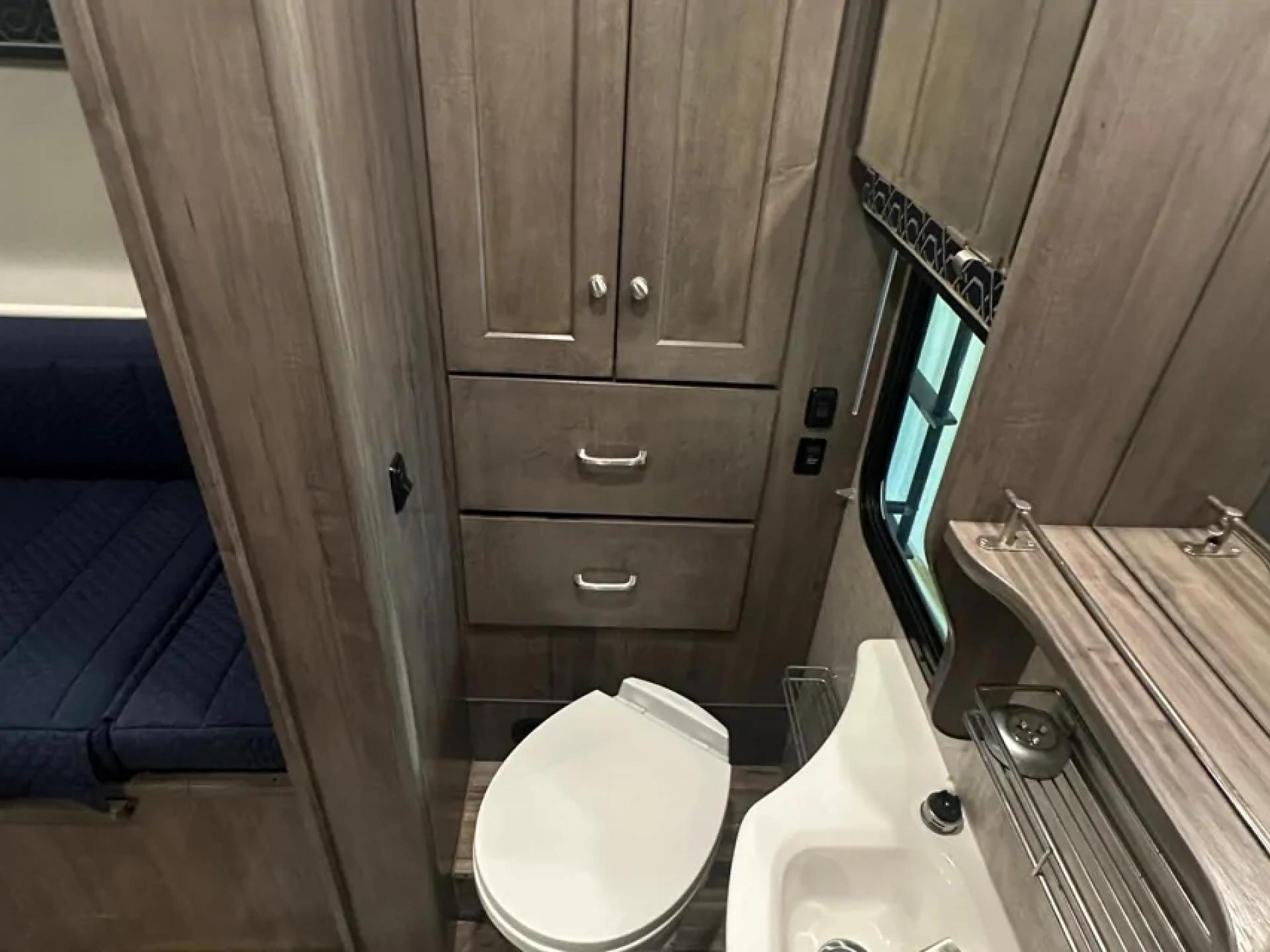 2017 WINNEBAGO FUSE 23A