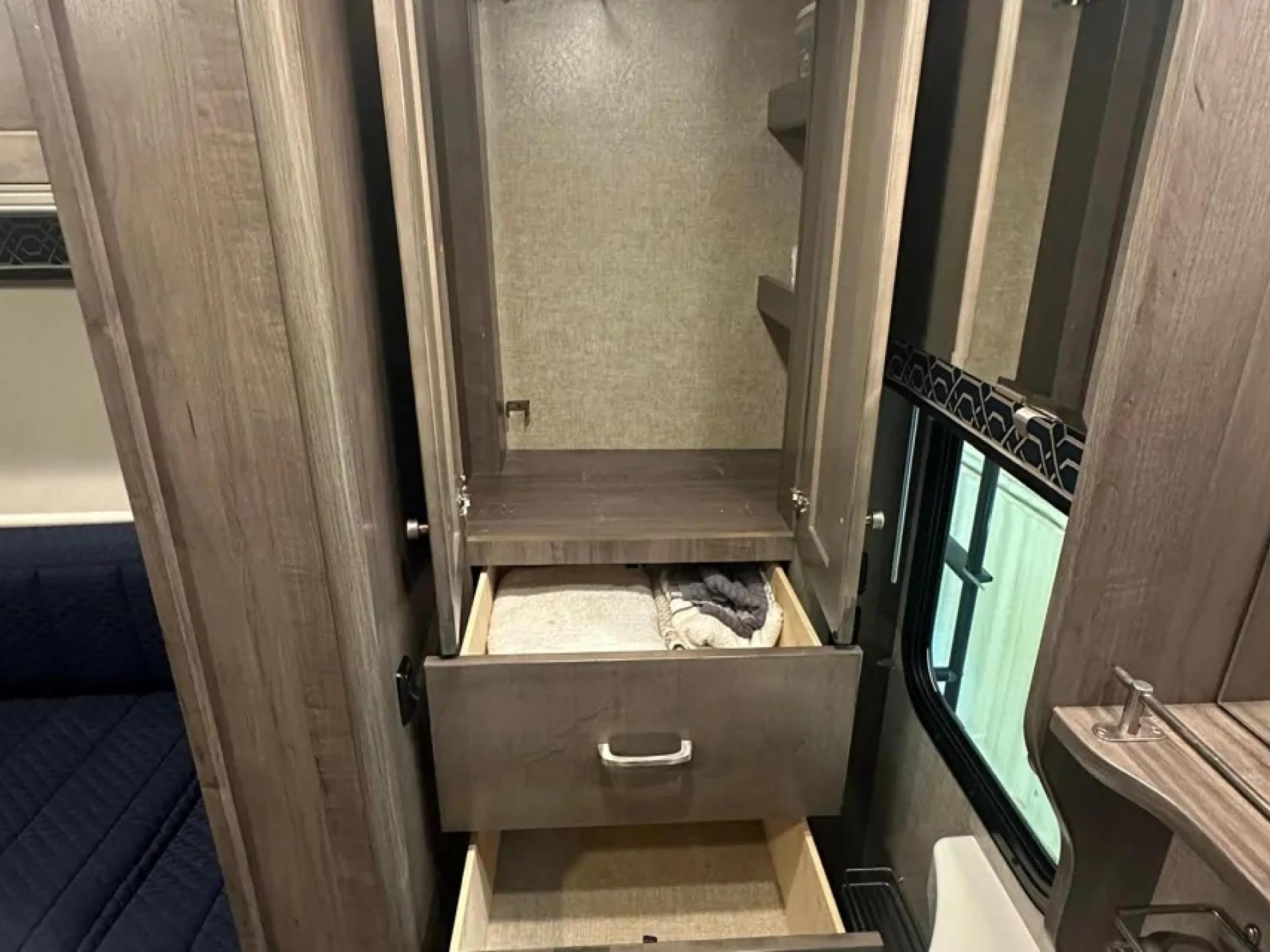 2017 WINNEBAGO FUSE 23A