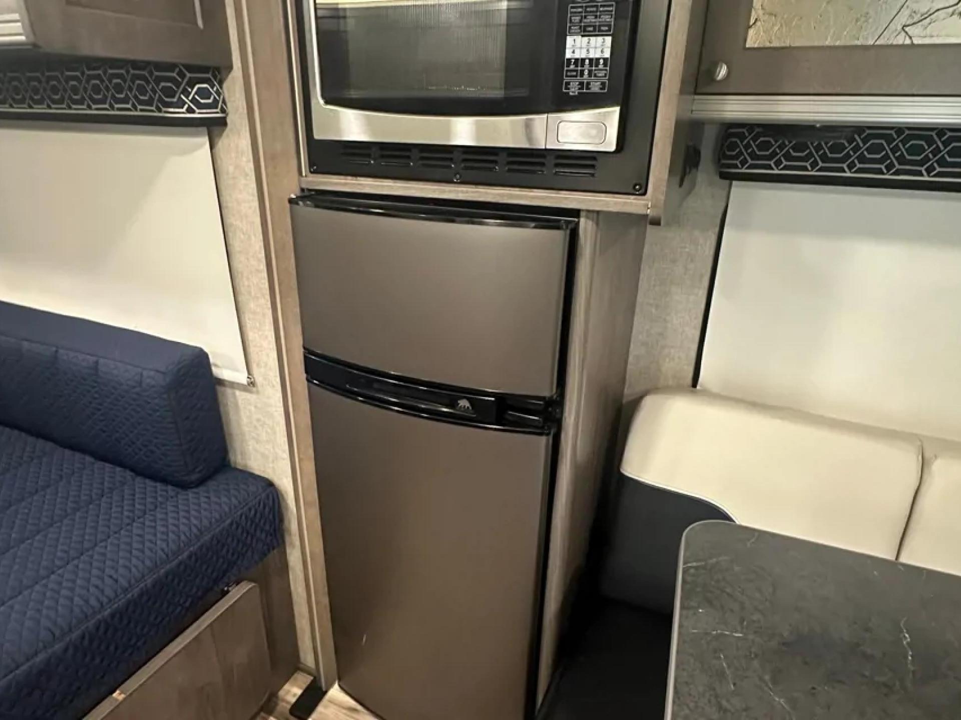 2017 WINNEBAGO FUSE 23A
