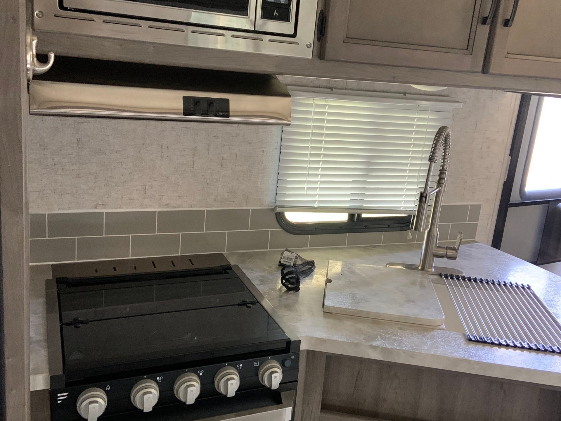 2020 COACHMEN APEX 279RLSS