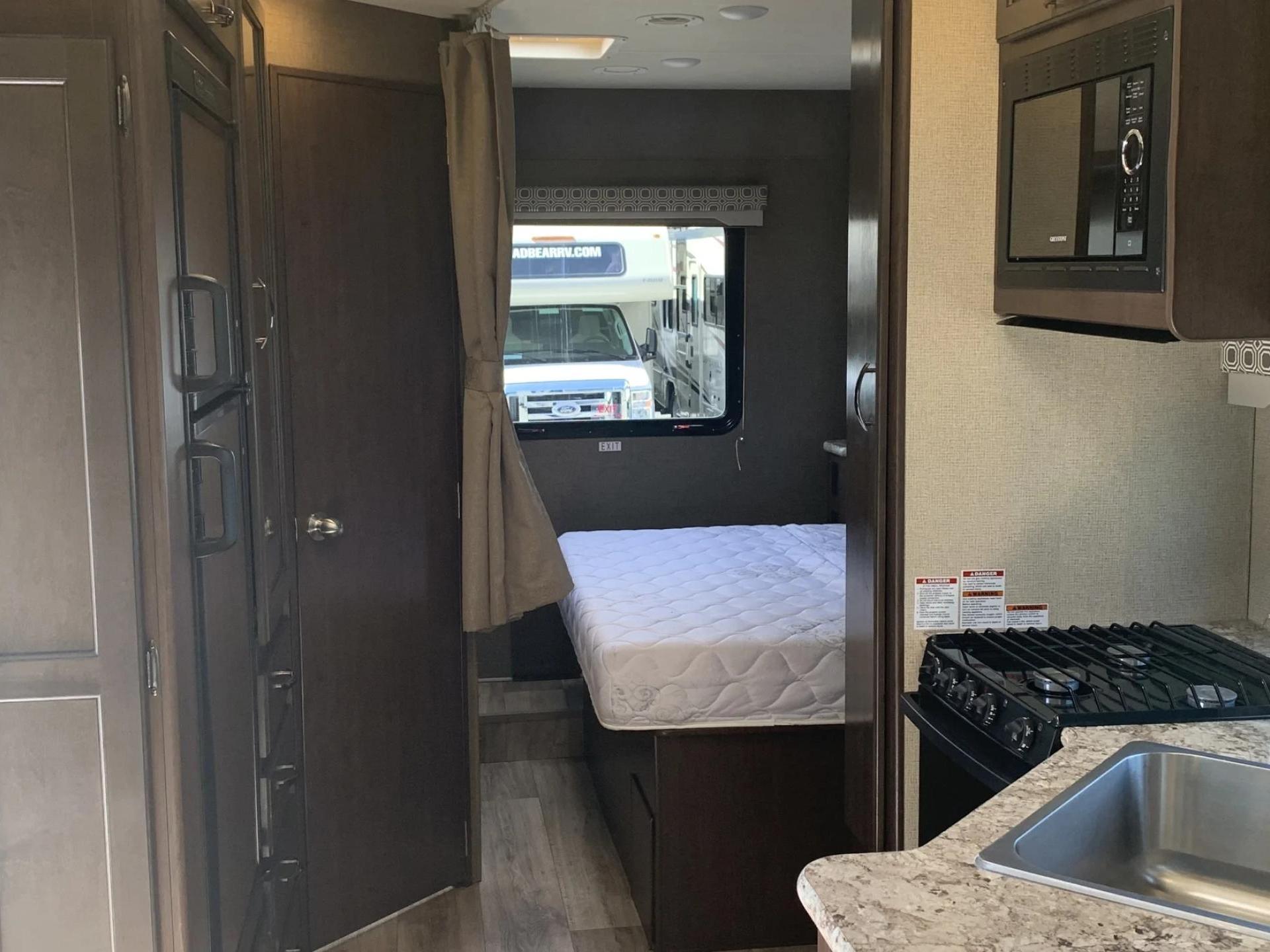 2020 THOR MOTOR COACH FOUR WINDS 26B