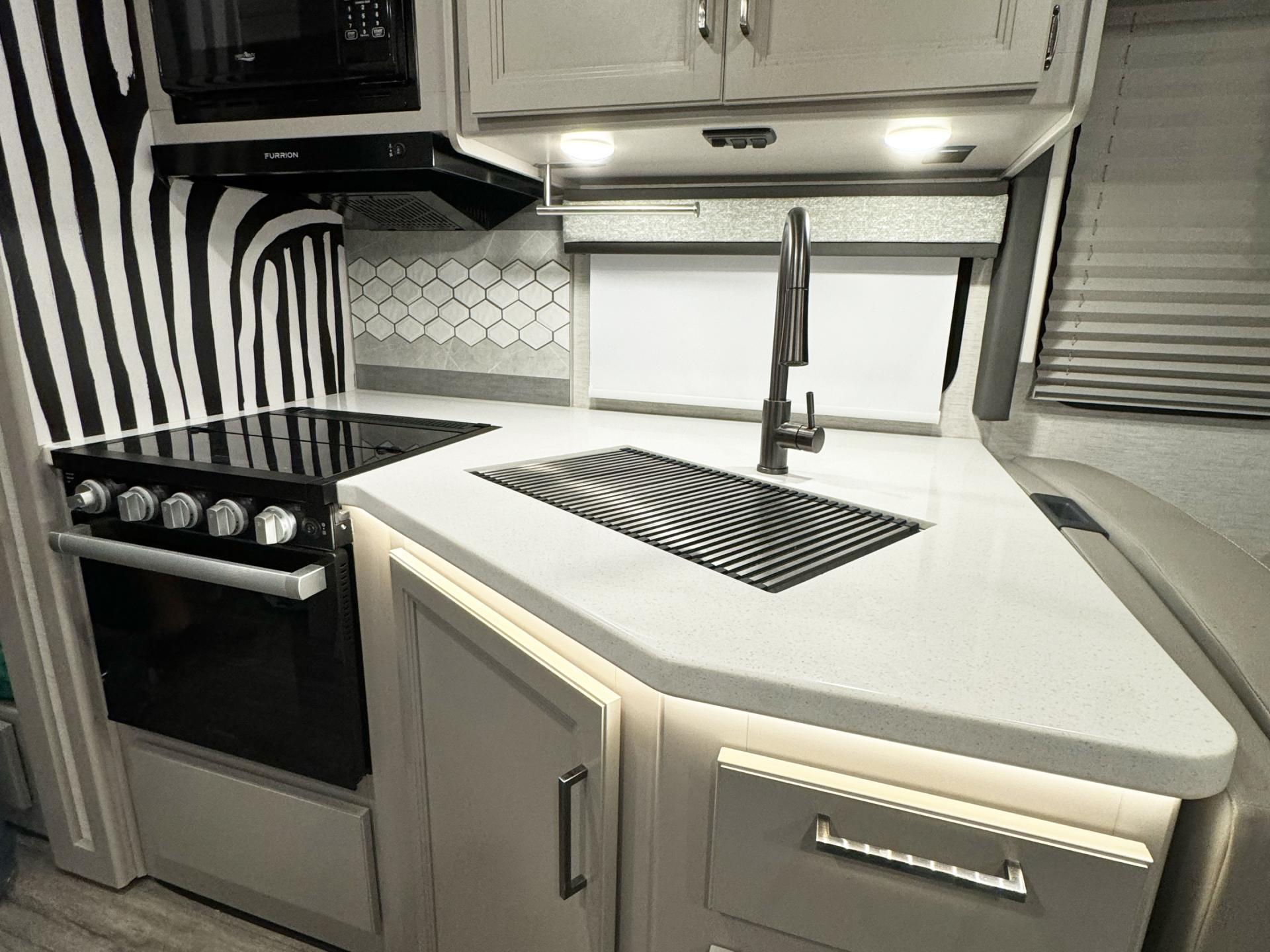 2024 THOR MOTOR COACH RESONATE 32B