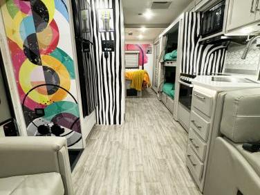 2024 THOR MOTOR COACH RESONATE 32B