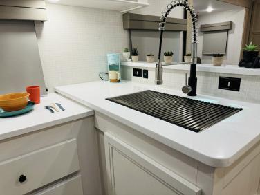 2024 PALOMINO SOLAIRE ULTRA-LITE 306rkts