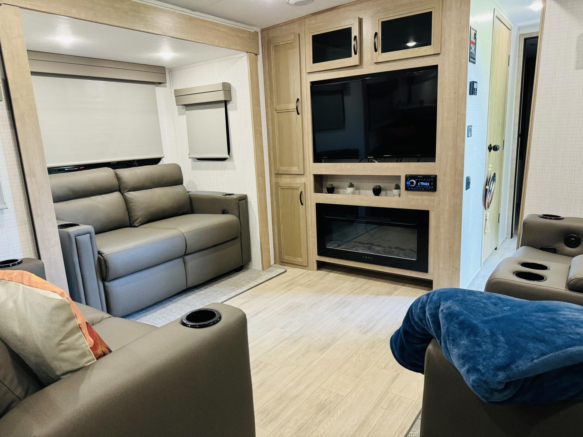 2024 PALOMINO SOLAIRE ULTRA-LITE 306rkts