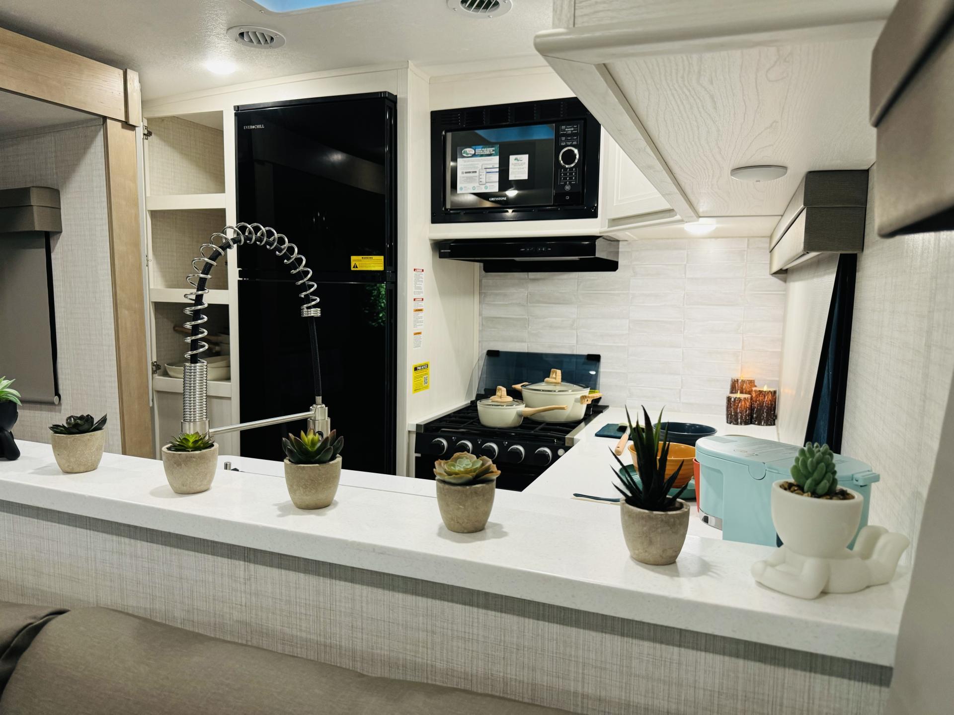 2024 PALOMINO SOLAIRE ULTRA-LITE 306rkts