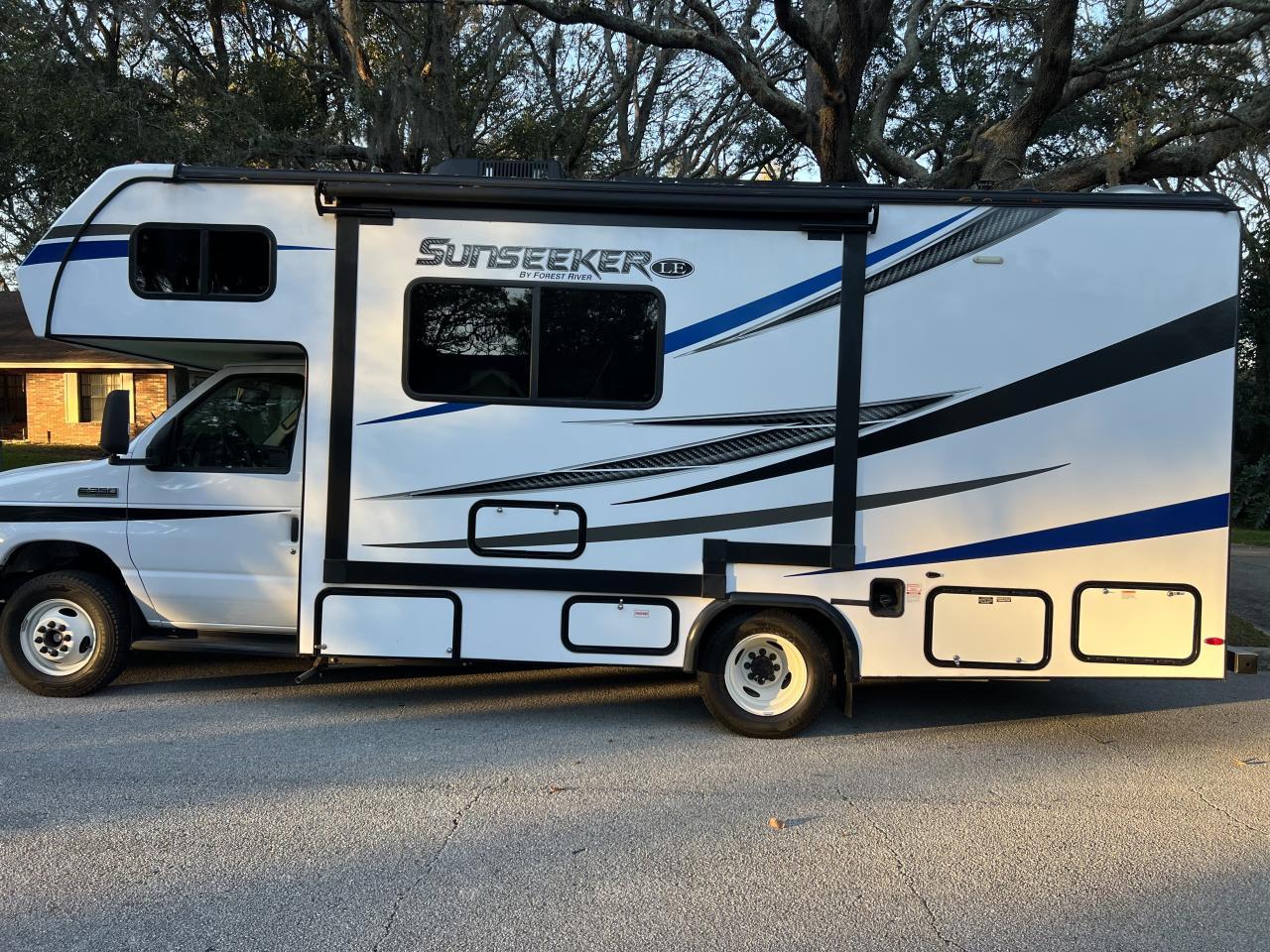 2022 FOREST RIVER SUNSEEKER LE 2150SC