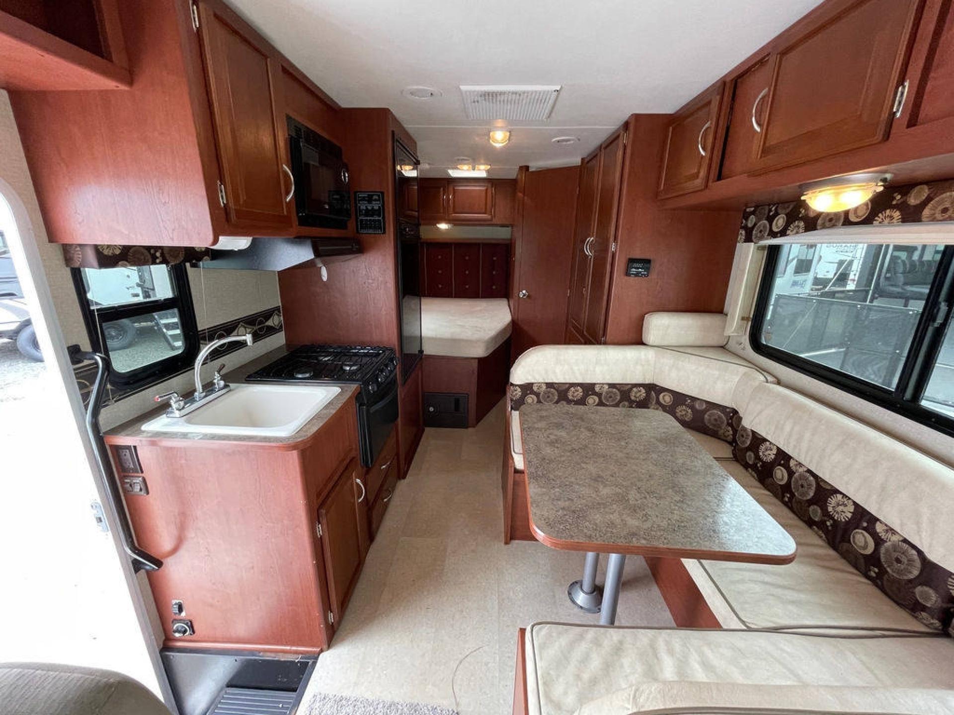 2015 WINNEBAGO MINNIE WINNIE 22R