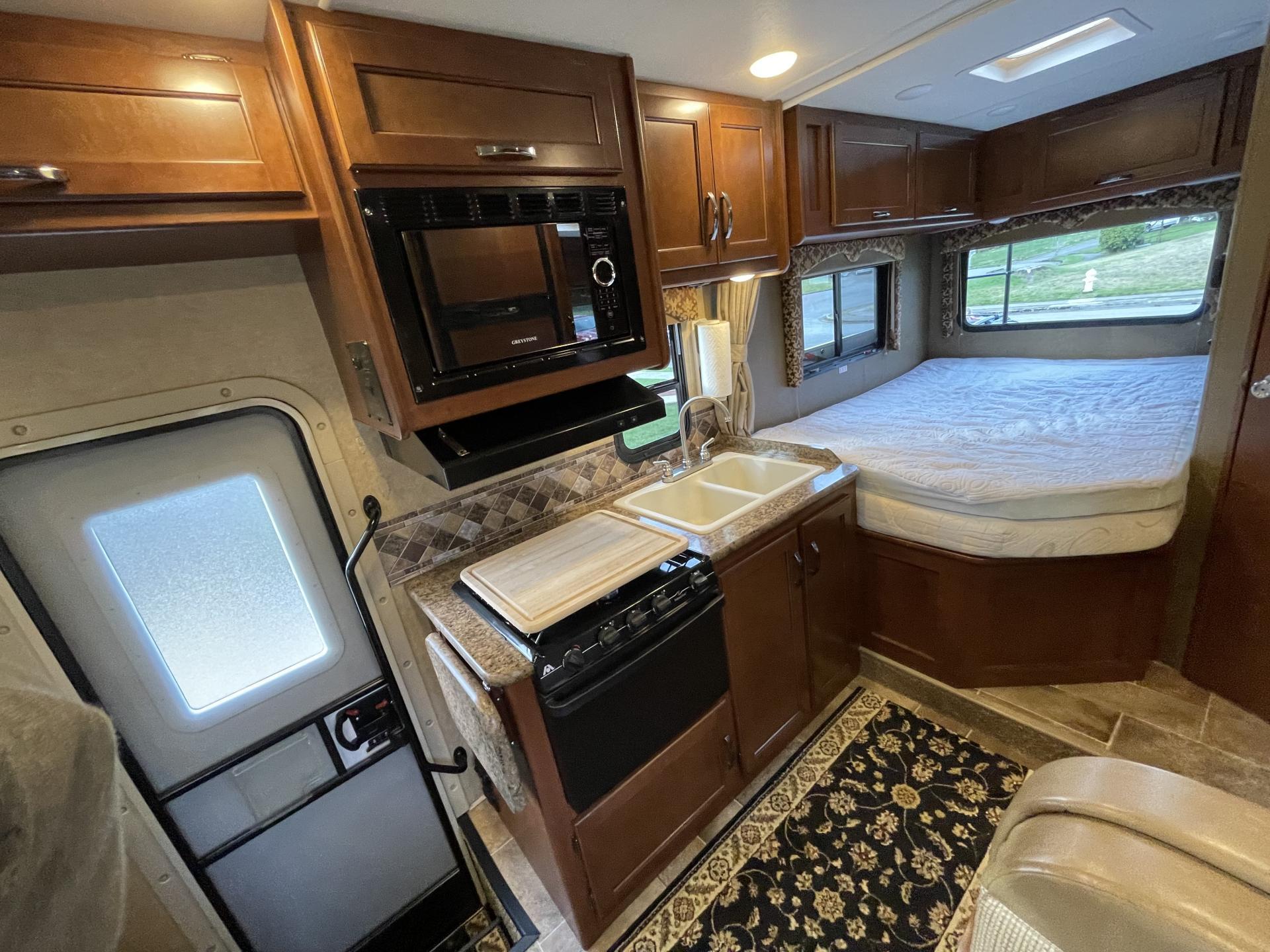 2017 THOR MOTOR COACH FREEDOM ELITE 23H