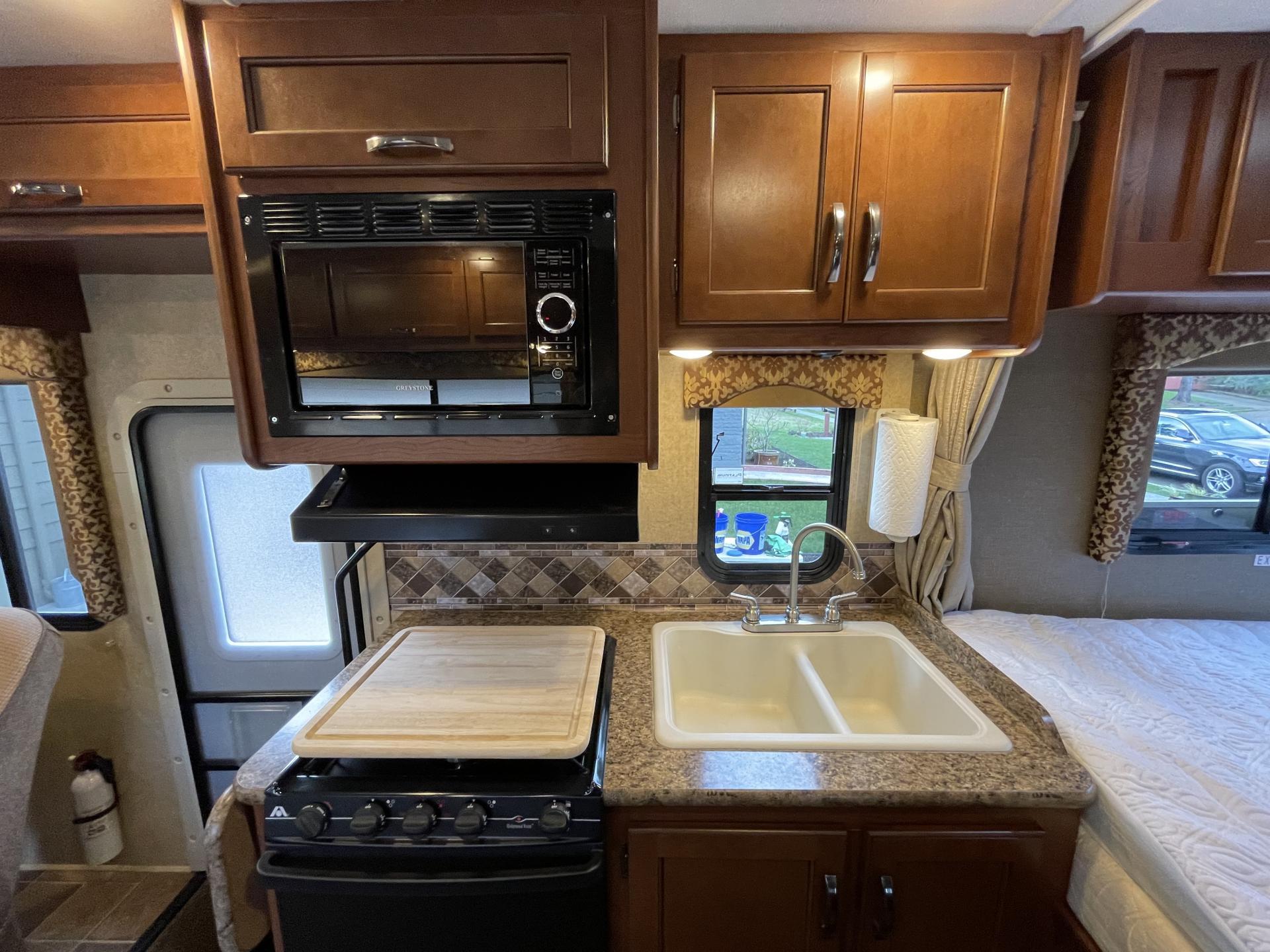 2017 THOR MOTOR COACH FREEDOM ELITE 23H