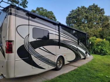 2016 THOR MOTOR COACH PALAZZO 33.3