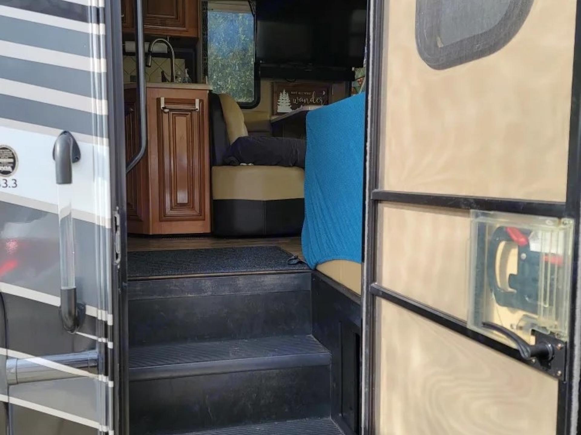 2016 THOR MOTOR COACH PALAZZO 33.3