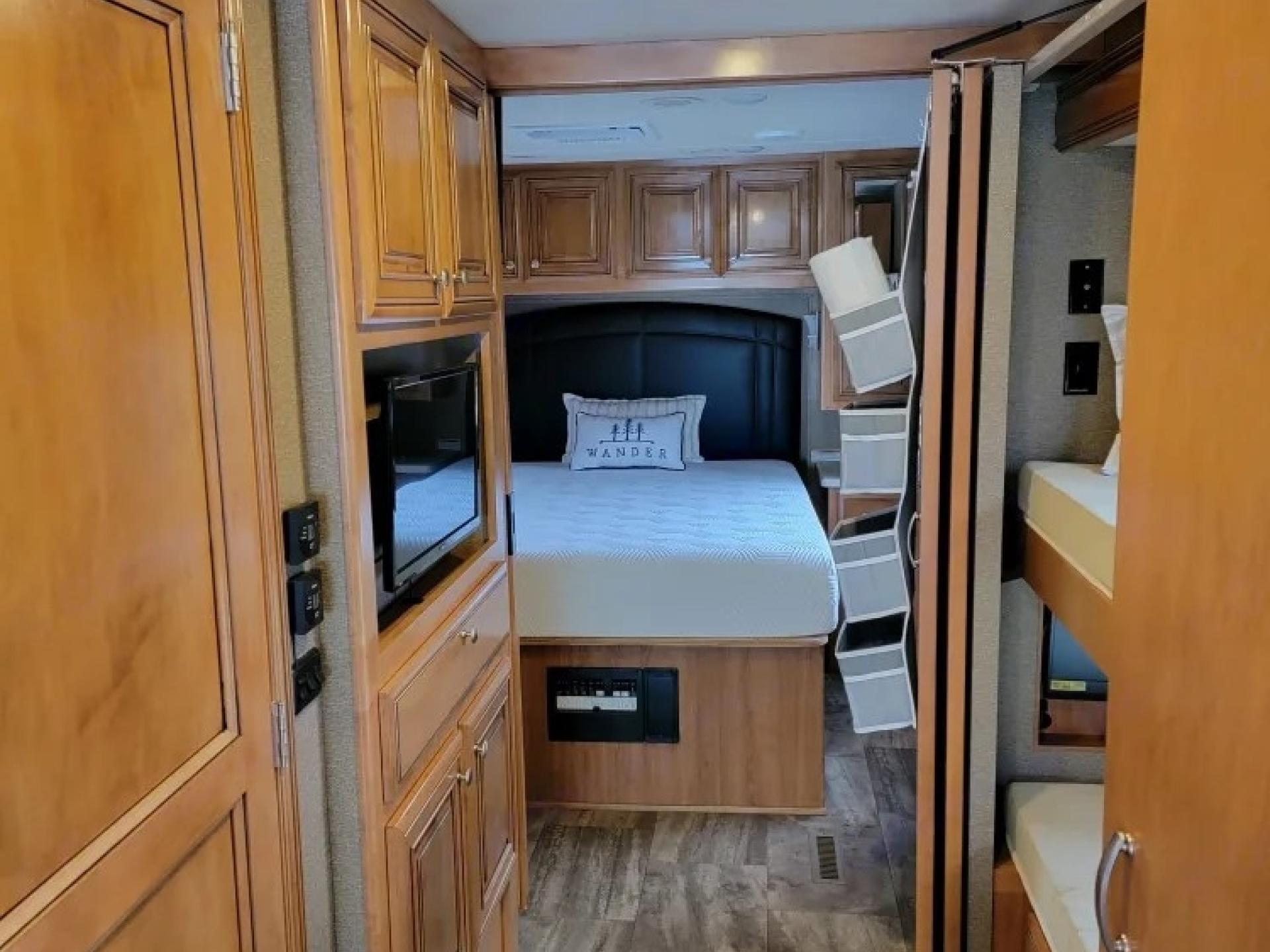 2016 THOR MOTOR COACH PALAZZO 33.3