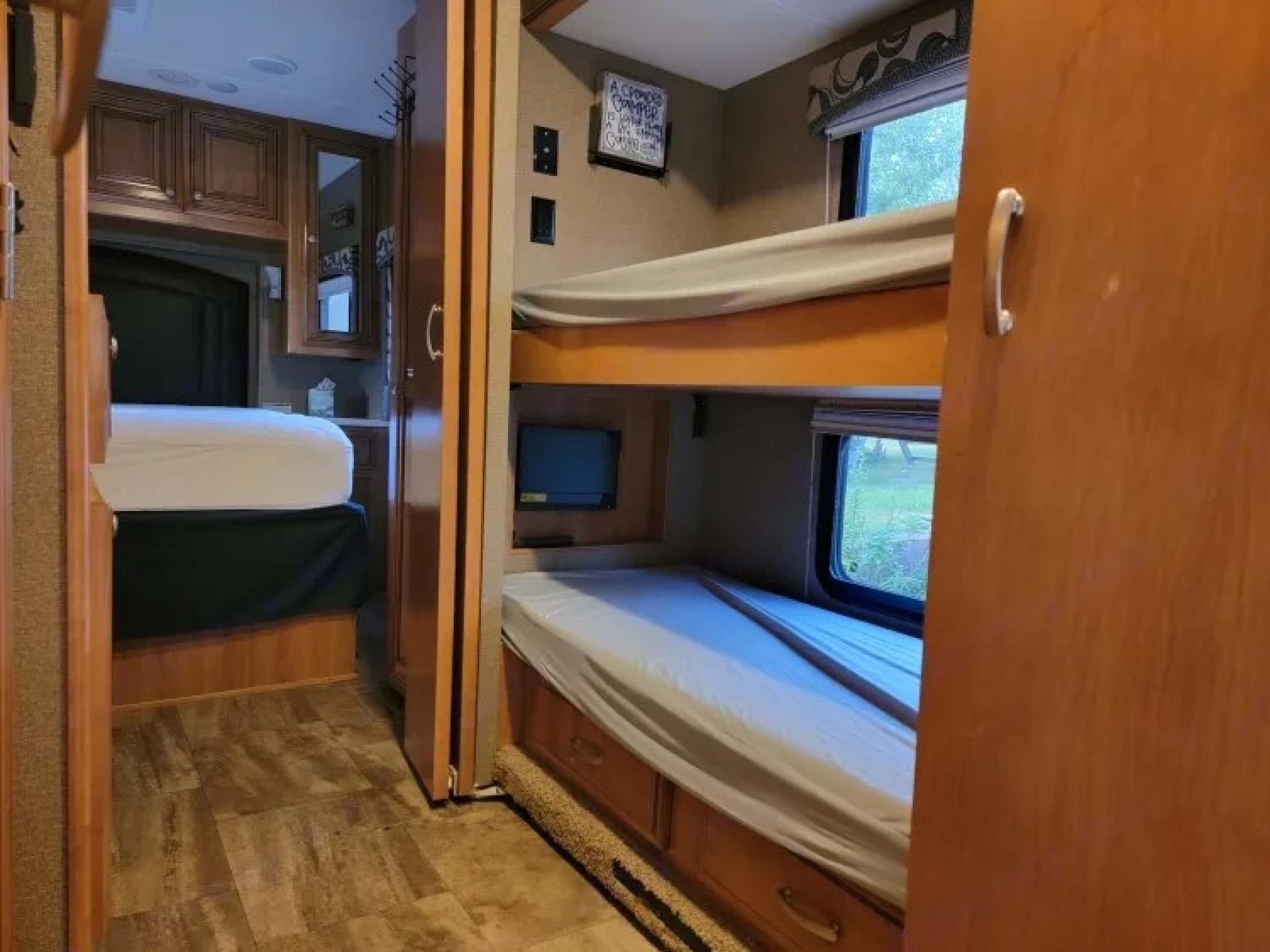 2016 THOR MOTOR COACH PALAZZO 33.3