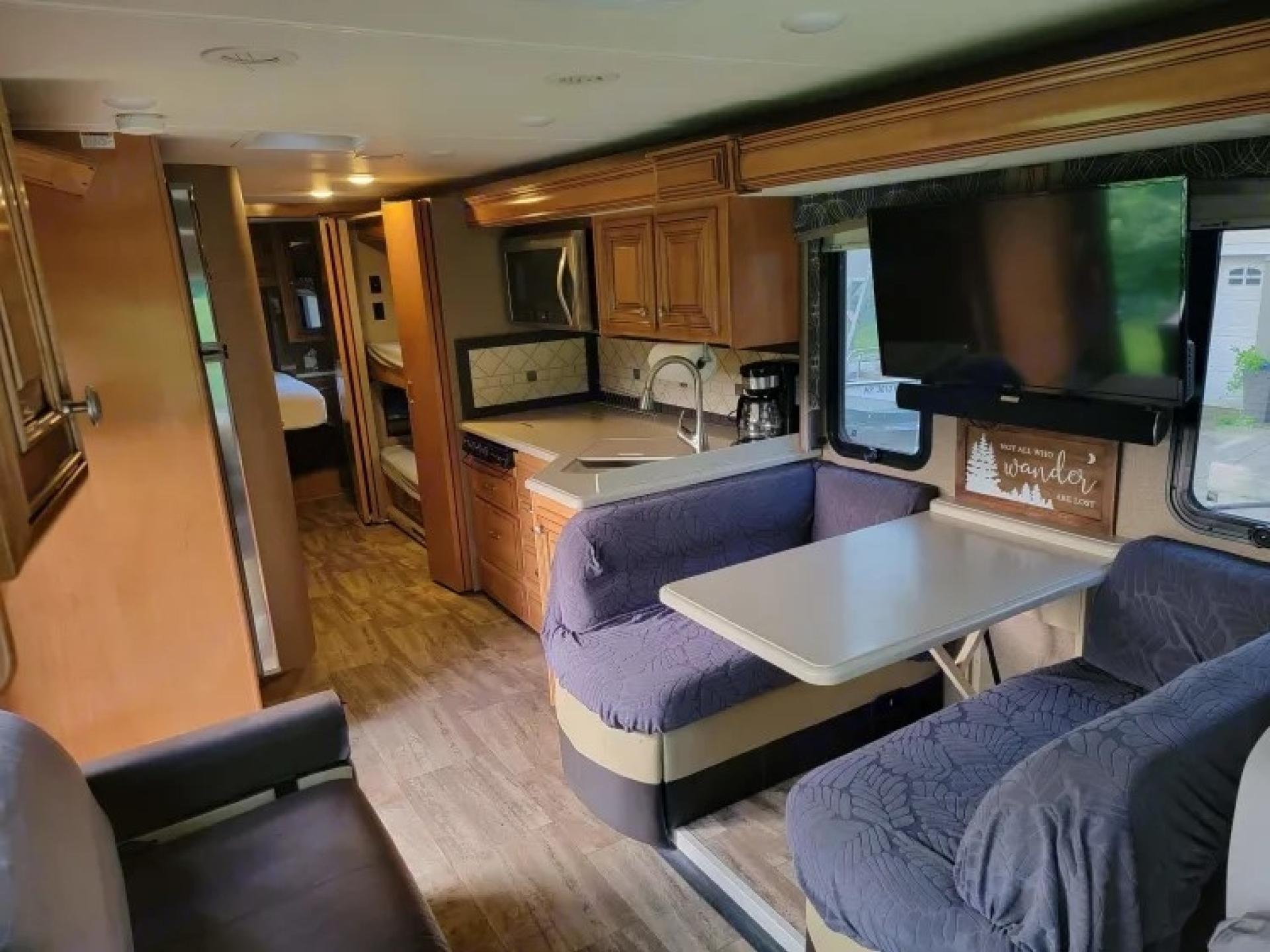 2016 THOR MOTOR COACH PALAZZO 33.3