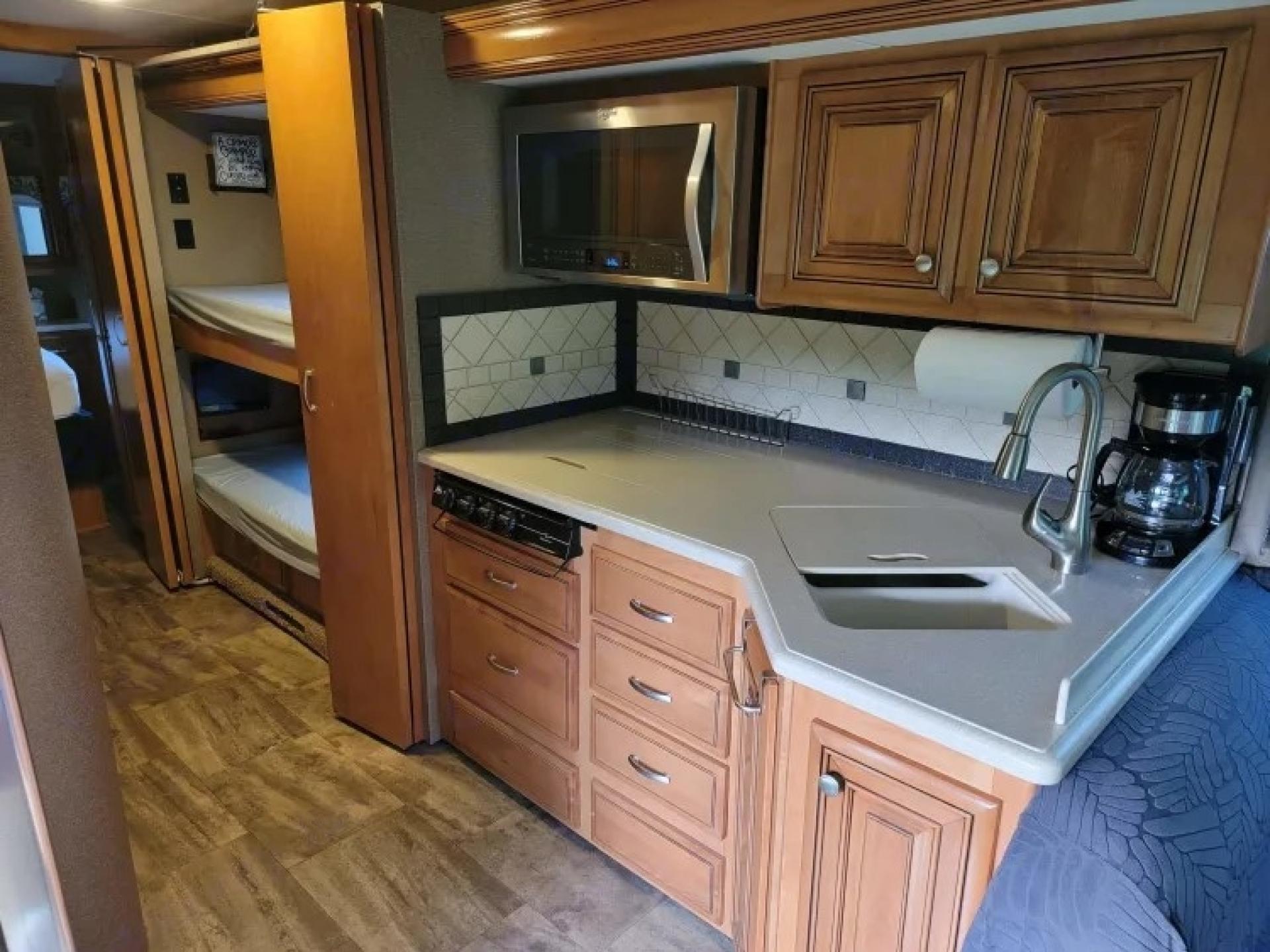 2016 THOR MOTOR COACH PALAZZO 33.3