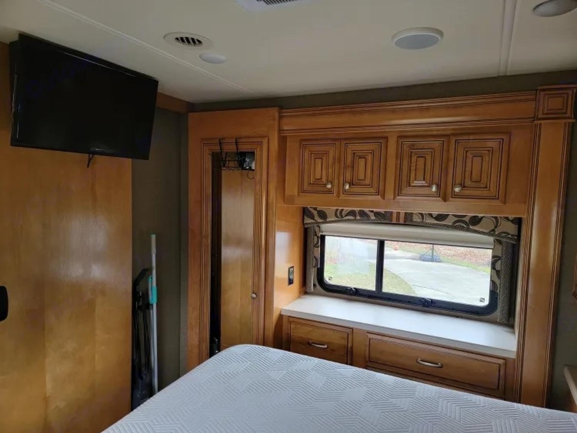 2016 THOR MOTOR COACH PALAZZO 33.3