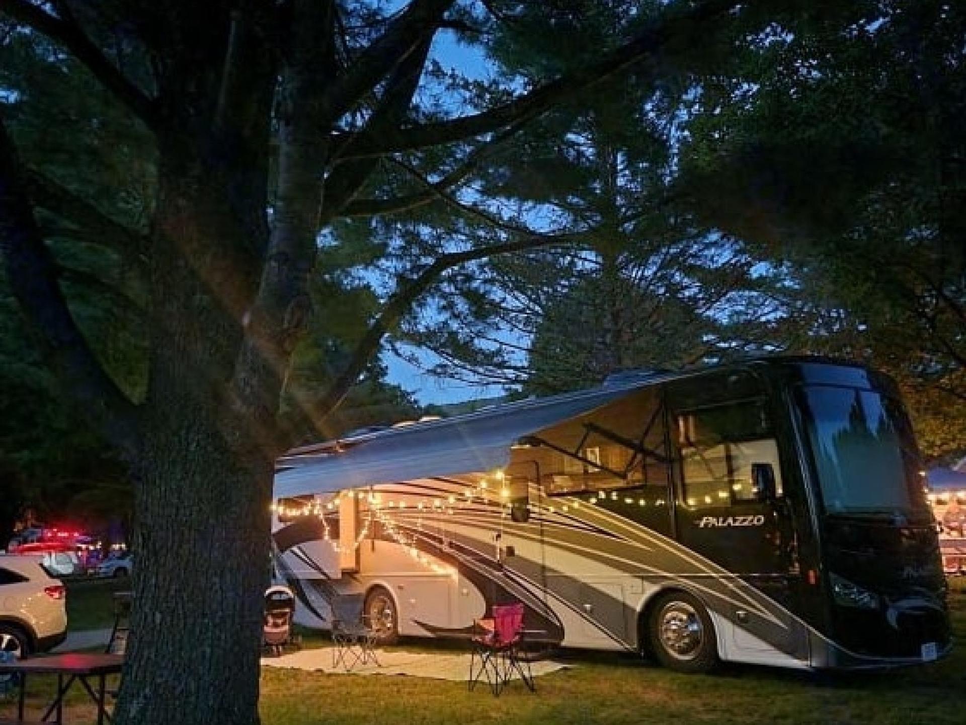 2016 THOR MOTOR COACH PALAZZO 33.3