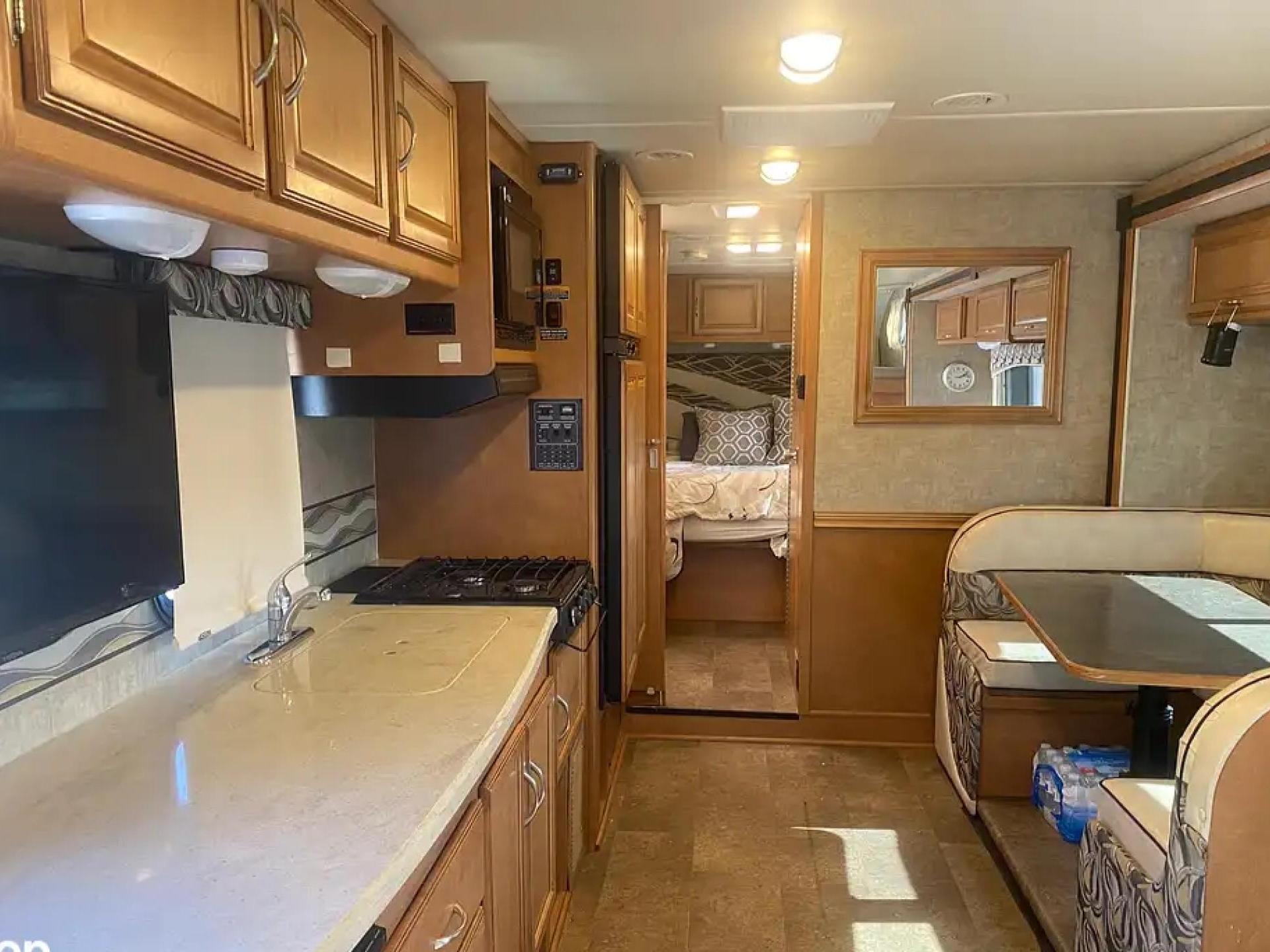 2015 ITASCA SPIRIT SILVER 31KP